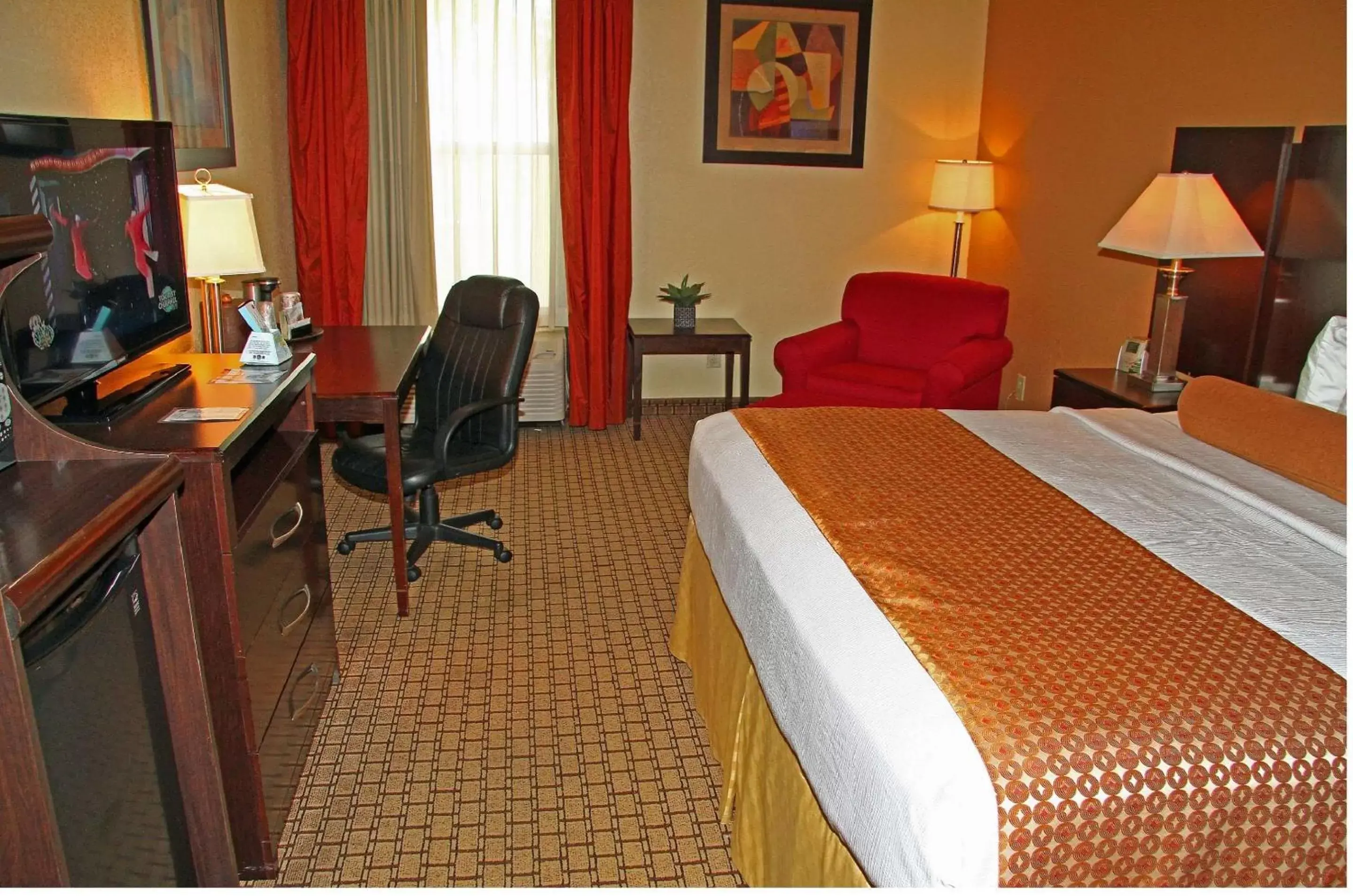 Photo of the whole room in Best Western Plus Universal Inn