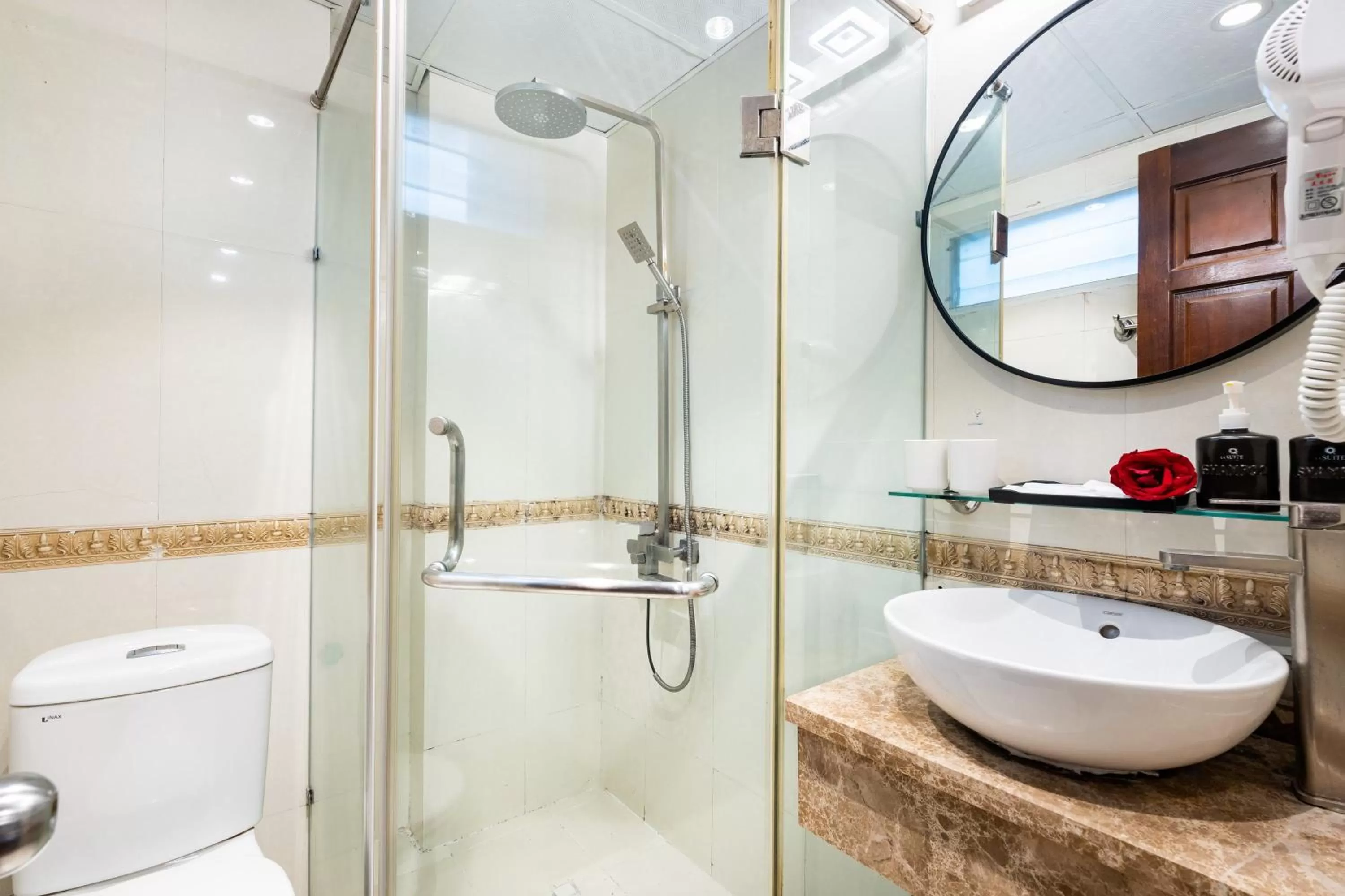 Toilet in Hanoi Memory Premier Hotel & Spa