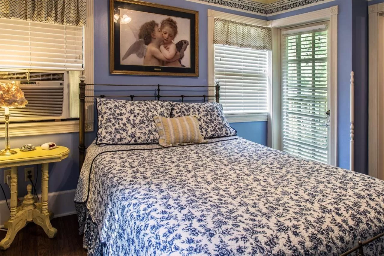 Bed in Hidden Springs Bed and Breakfast