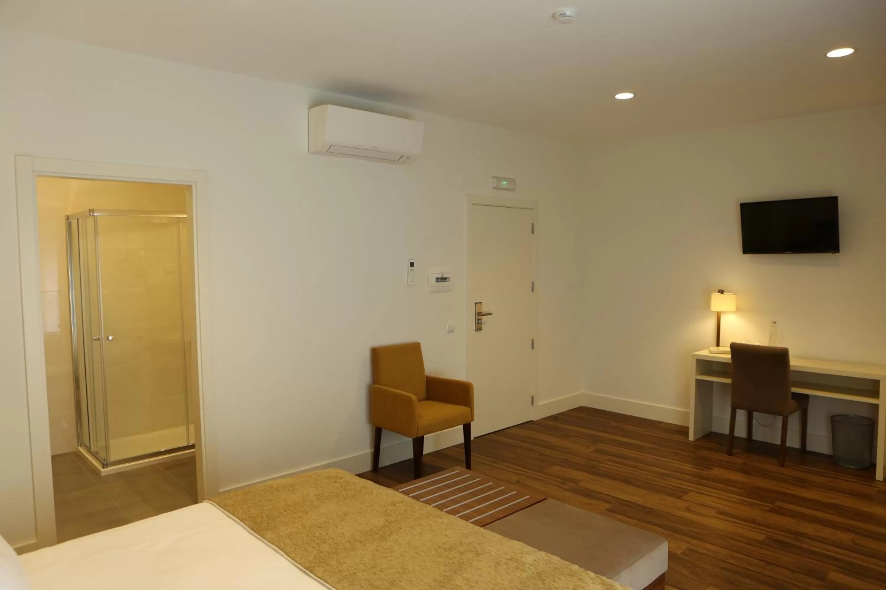 Bedroom, Bed in Hotel Solar do Rebolo