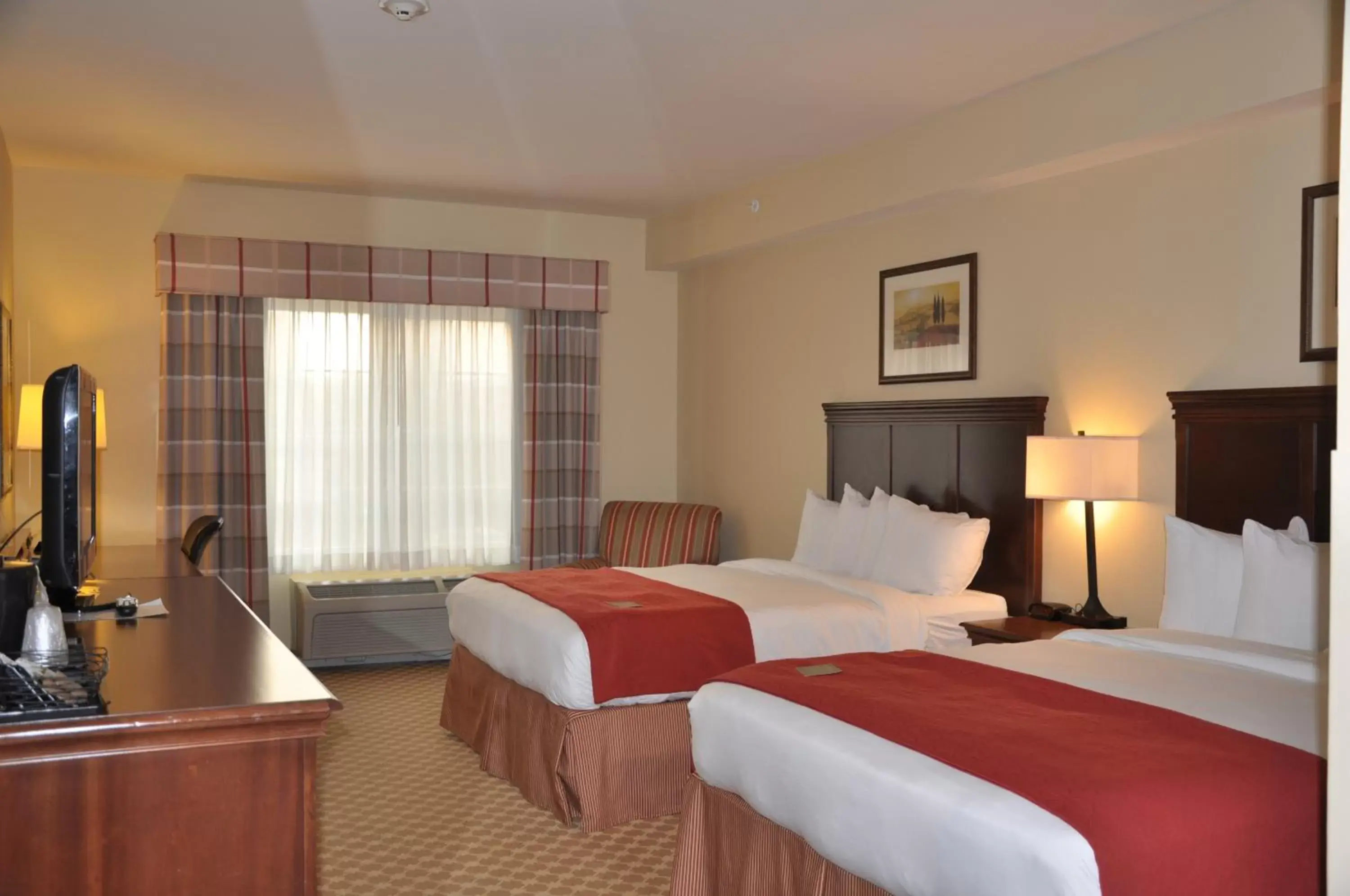 Bed in Country Inn & Suites by Radisson, Covington, LA