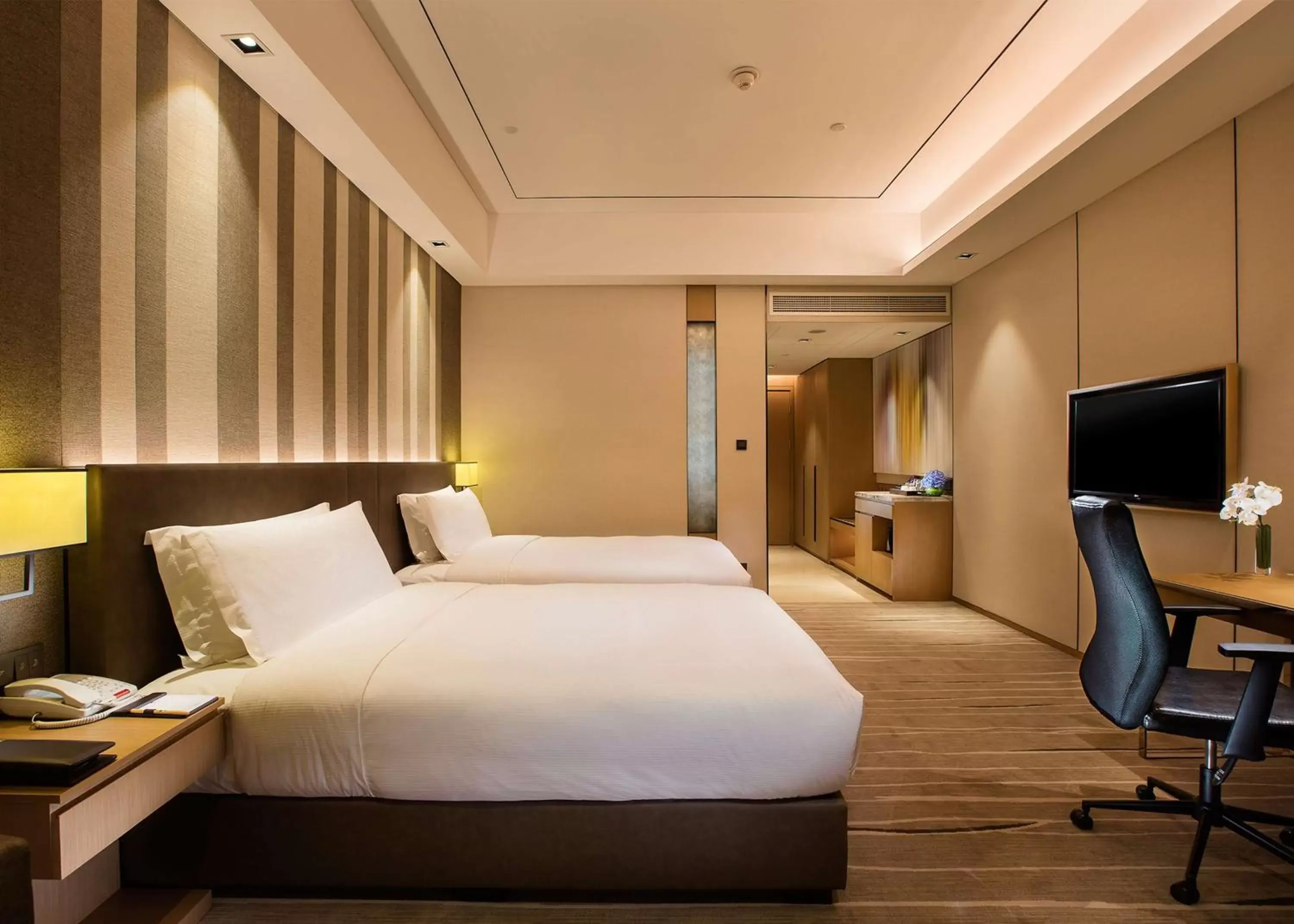 Bedroom, Bed in DoubleTree by Hilton Chongqing - Nan'an