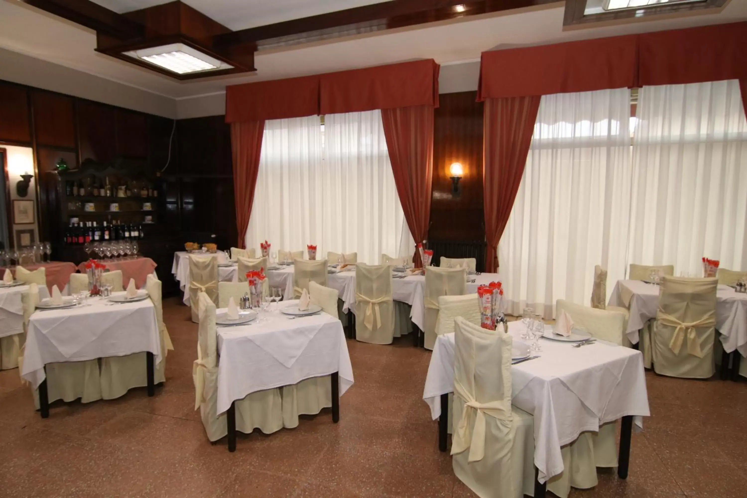 Restaurant/Places to Eat in hotel ristorante vittoria