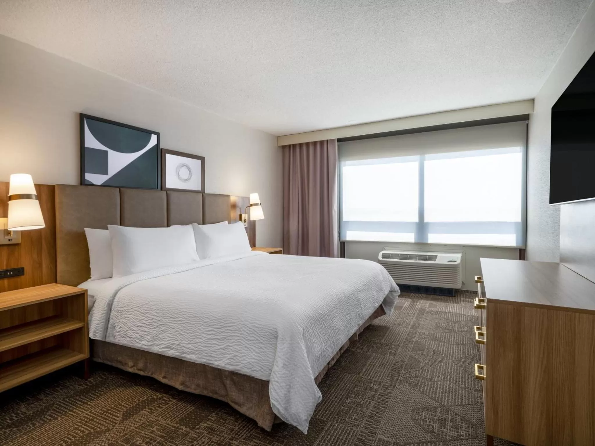 Photo of the whole room, Bed in Staybridge Suites Chicago O'Hare - Rosemont by IHG