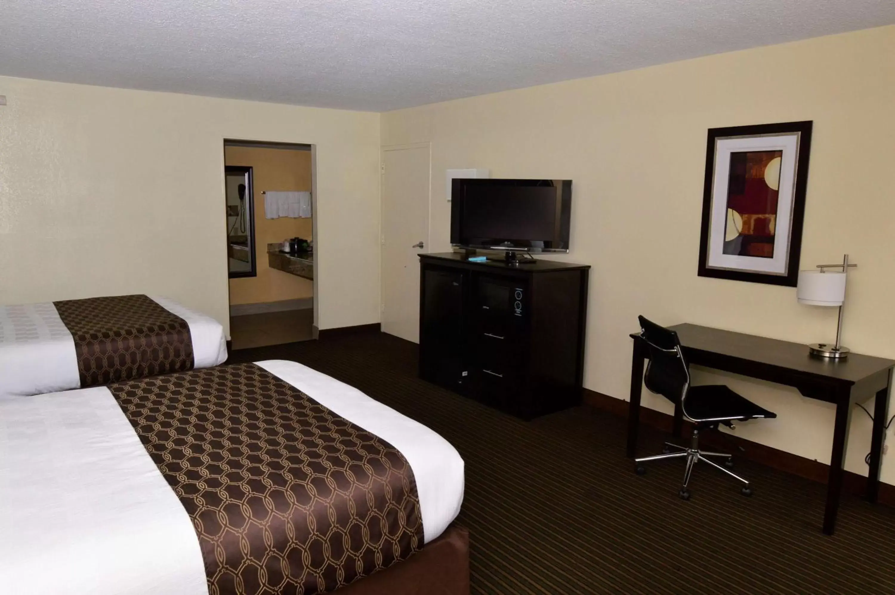 Photo of the whole room, TV/Entertainment Center in Best Western Inn of Del Rio