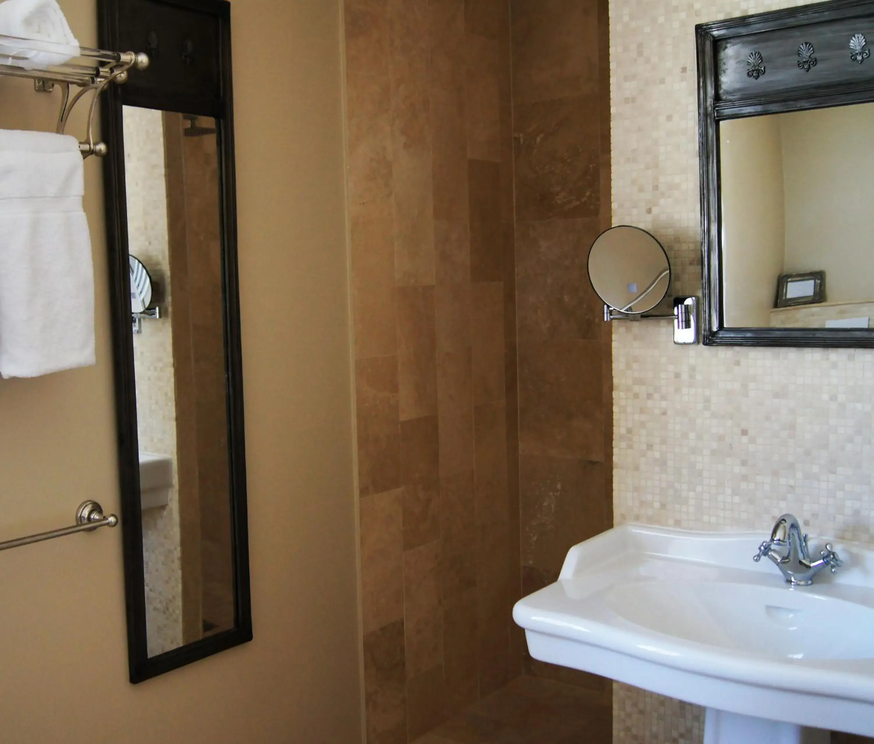 Bathroom in La Villa Mazarin Bathroom in La Villa Mazarin