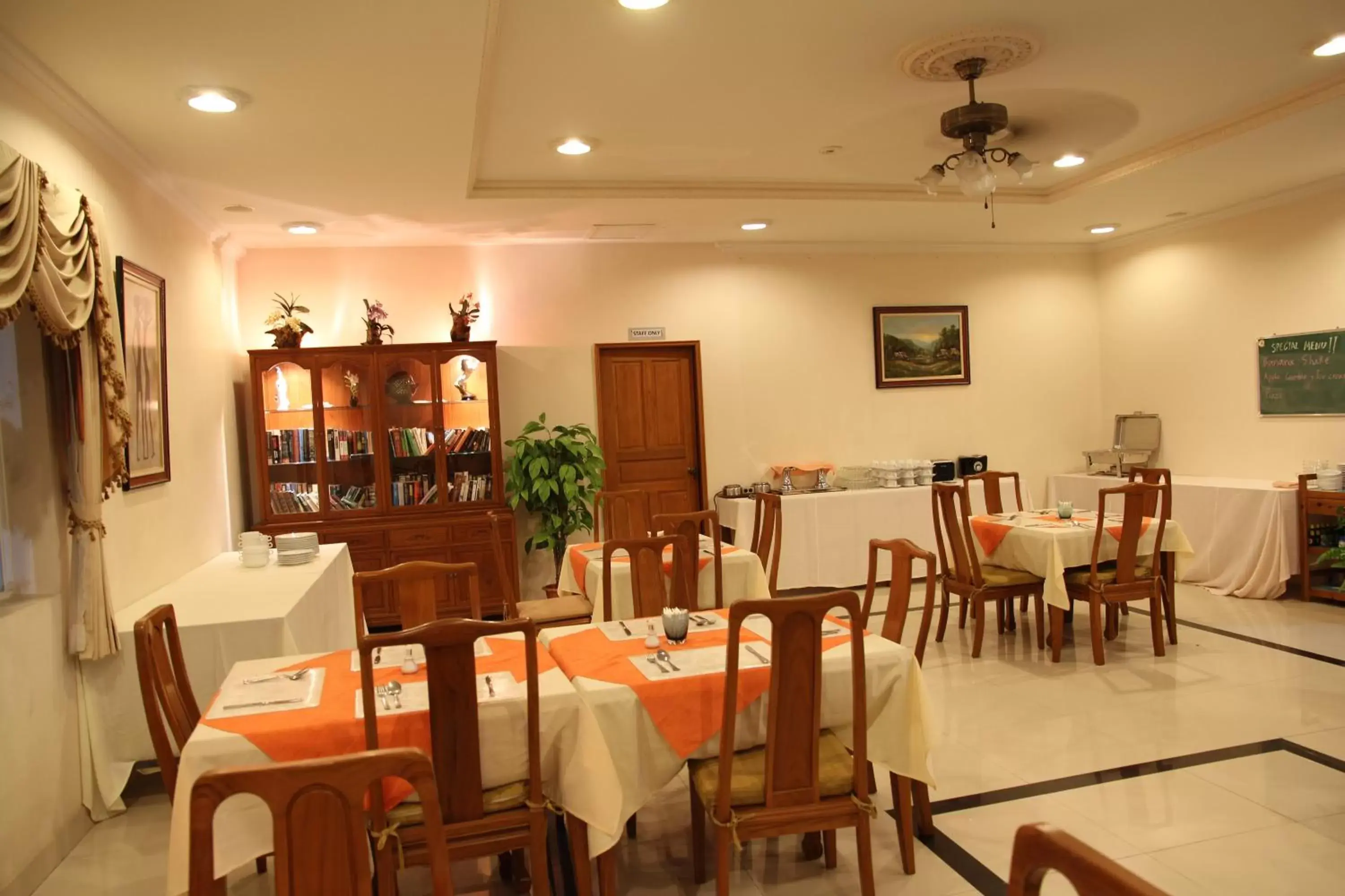 Restaurant/Places to Eat in Serene Sands Health Resort