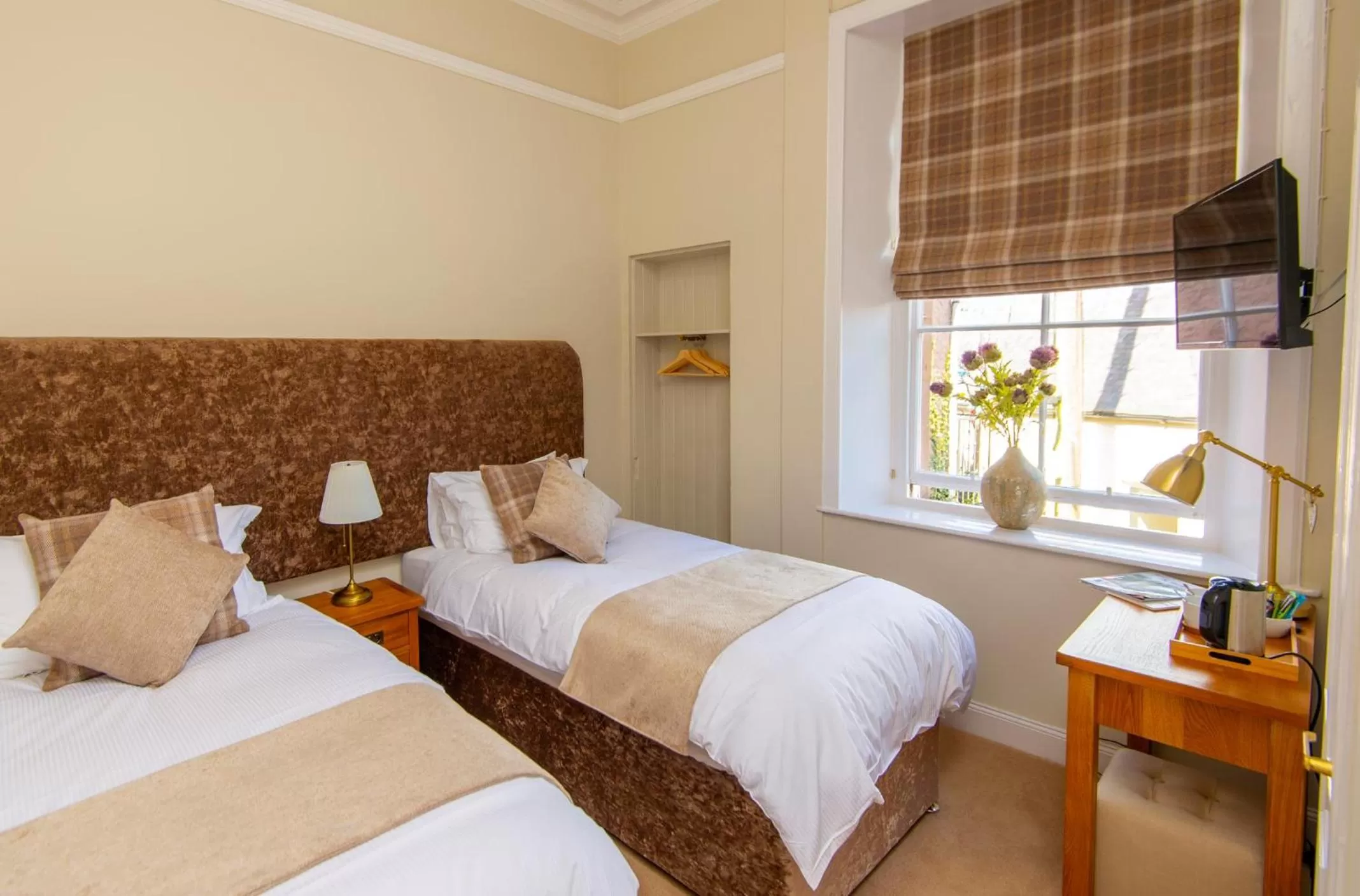 Photo of the whole room, Bed in Dryburgh Arms Pub with Rooms