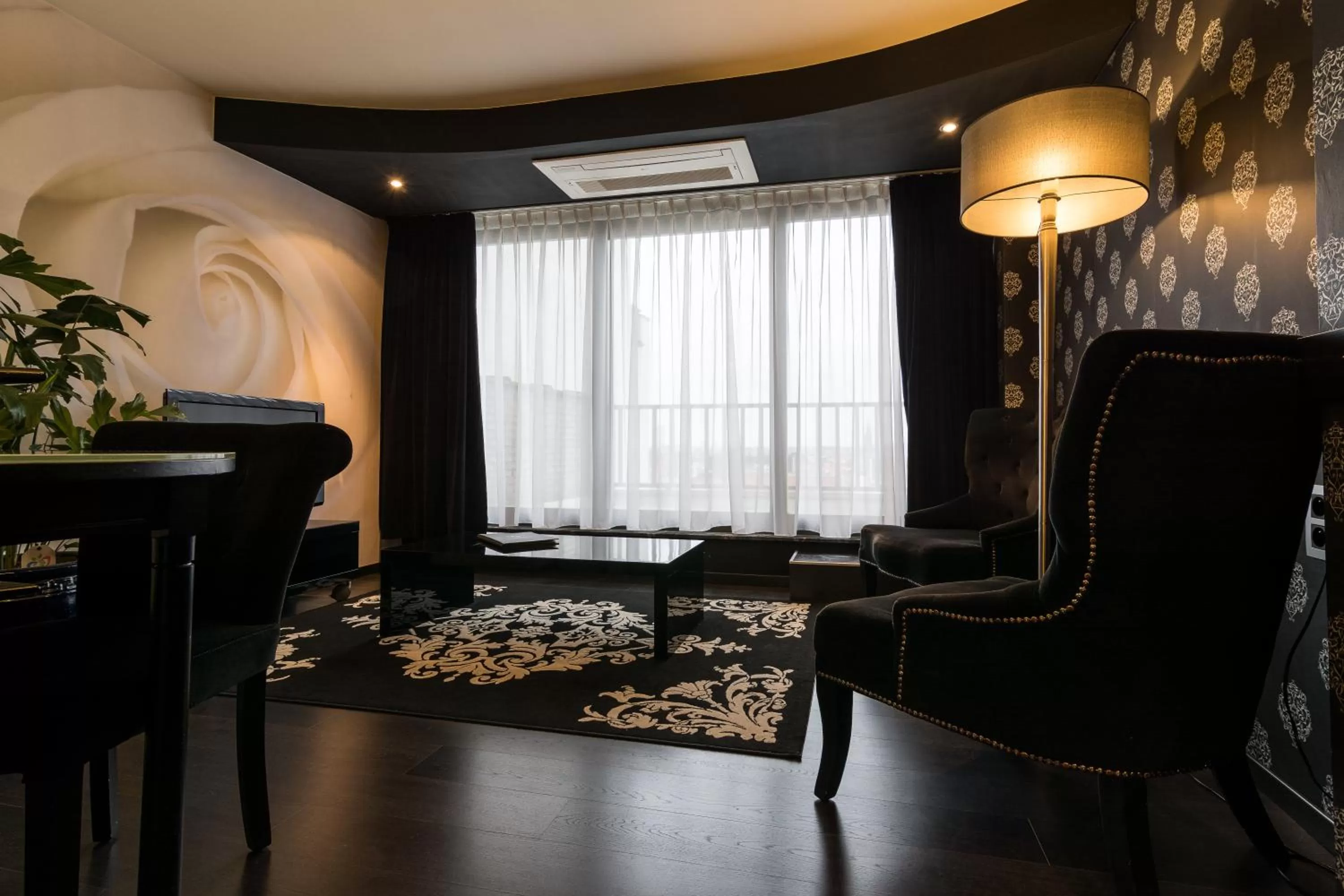 Living room in De Keyser Hotel