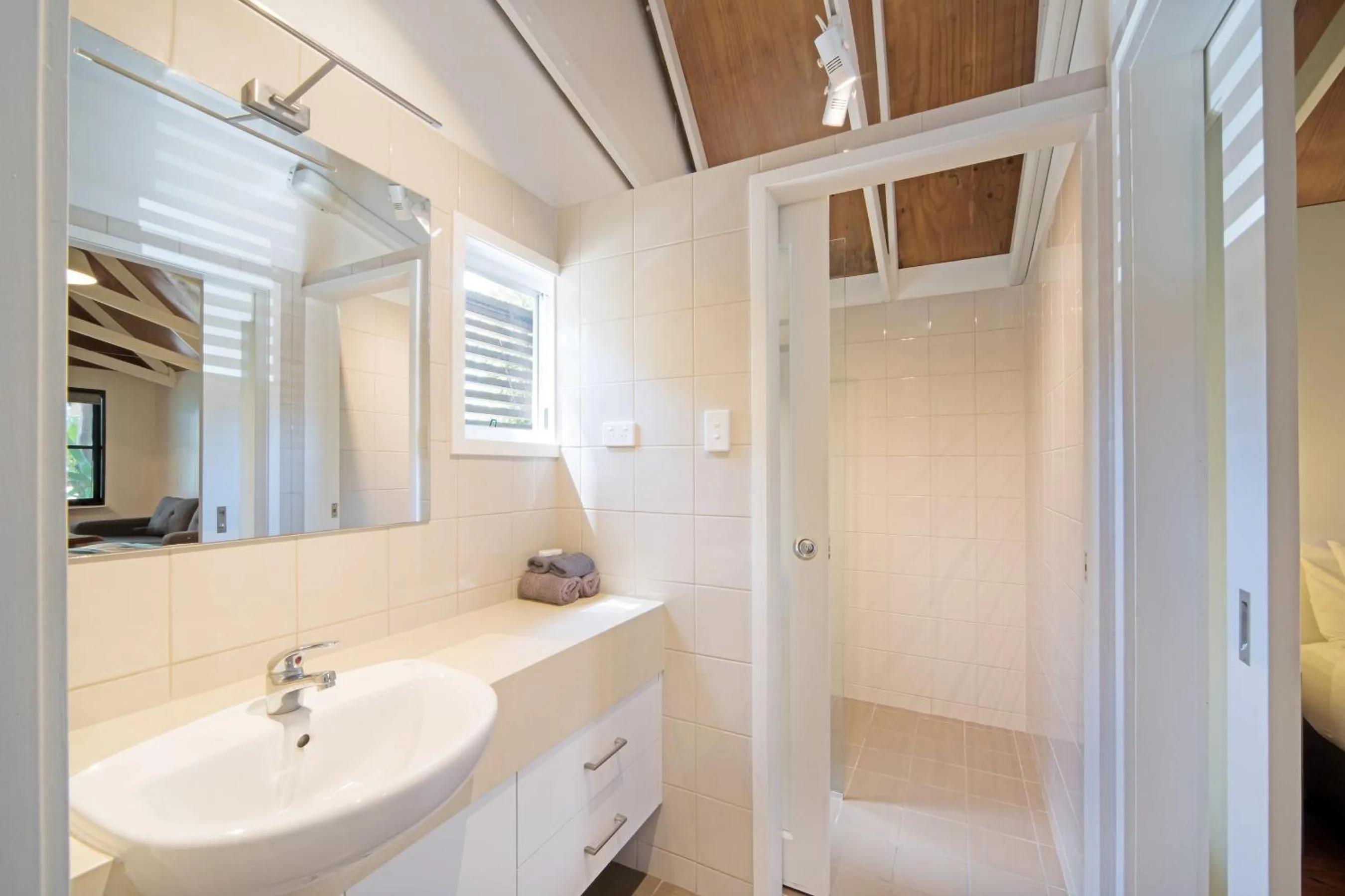 Shower in Airlie Beach Magnums - Adults Only