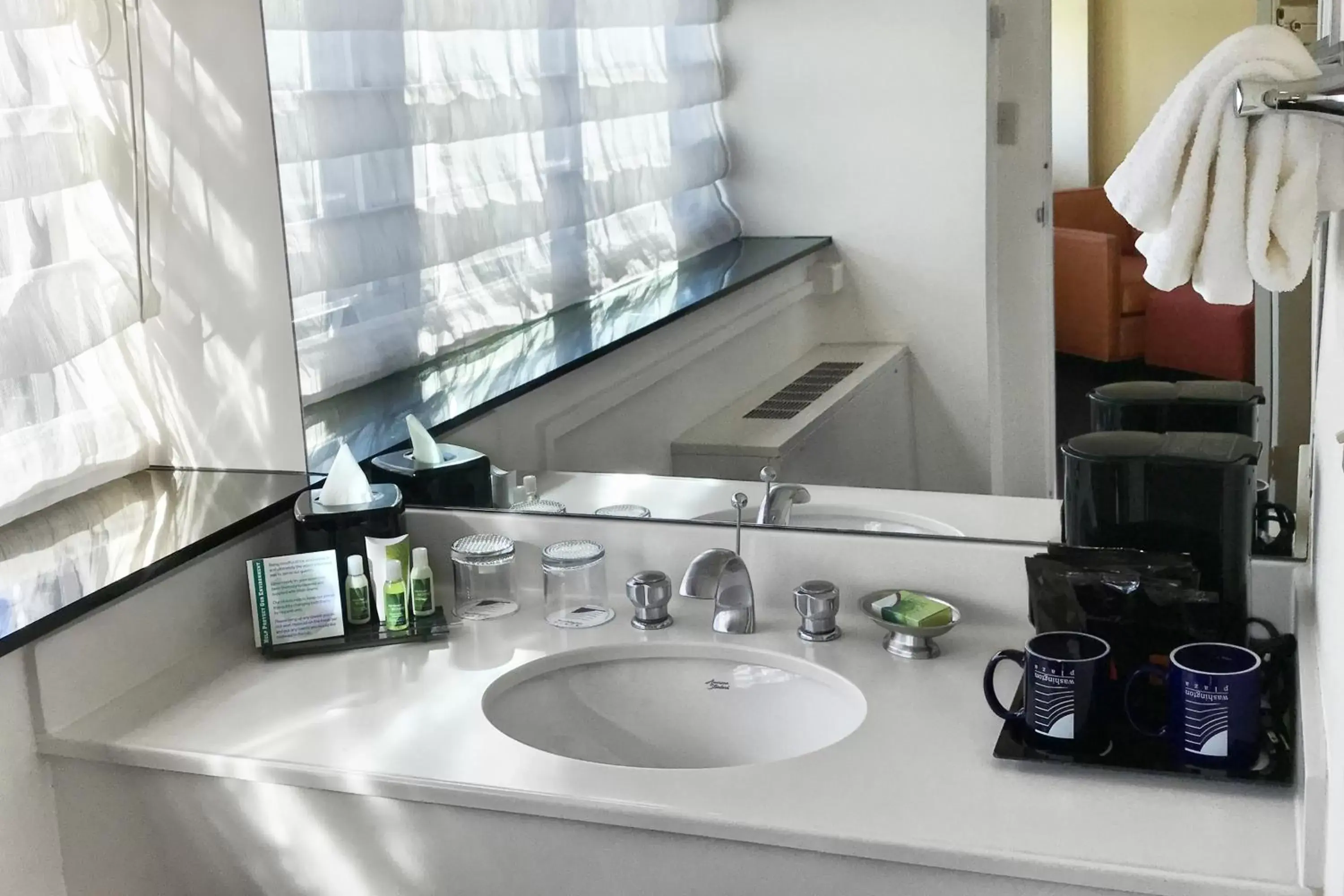 Bathroom in Washington Plaza Hotel