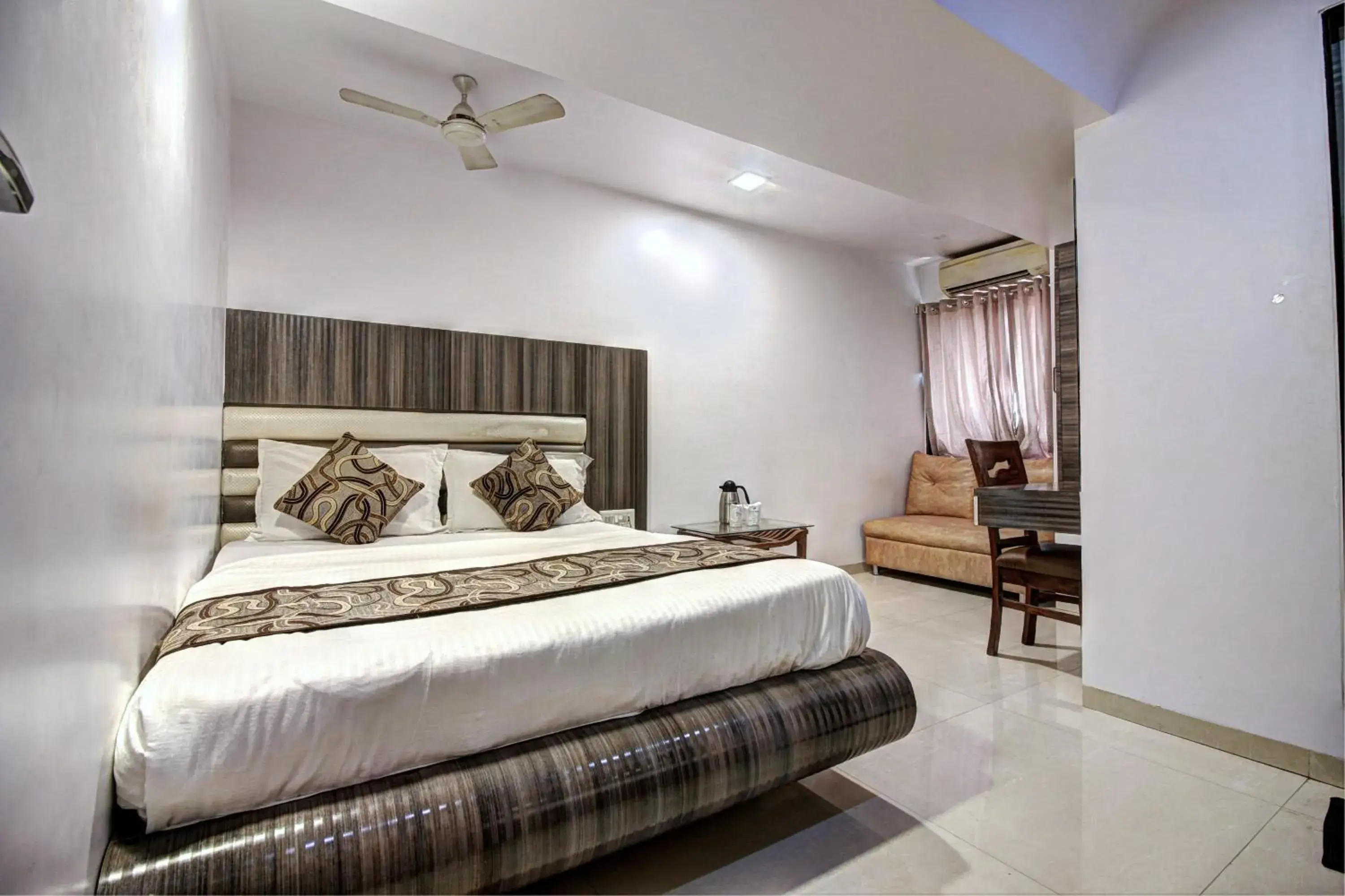 Bed in Hotel City View Bed in Hotel City View