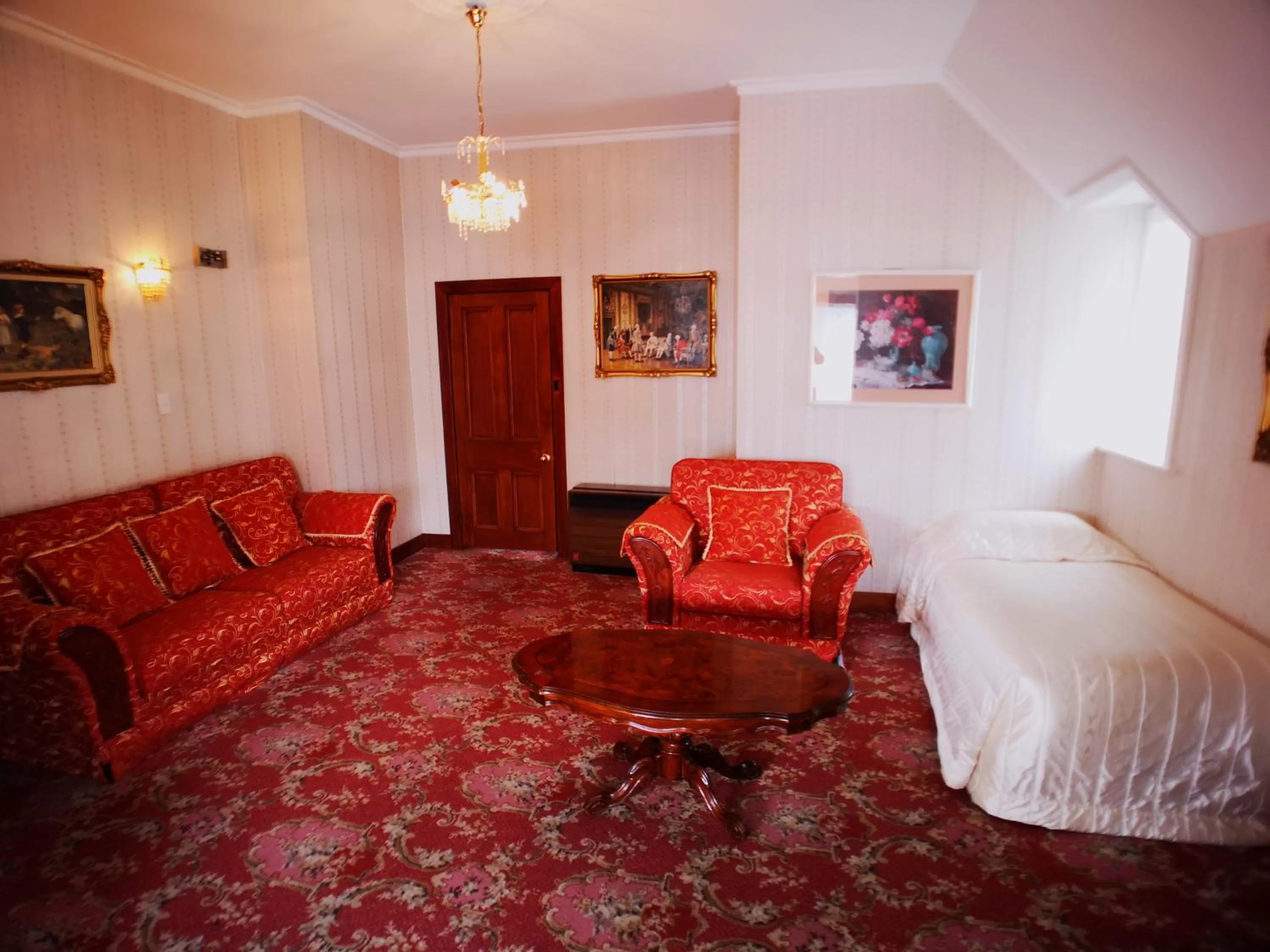 Motel Mayfair on Cavell