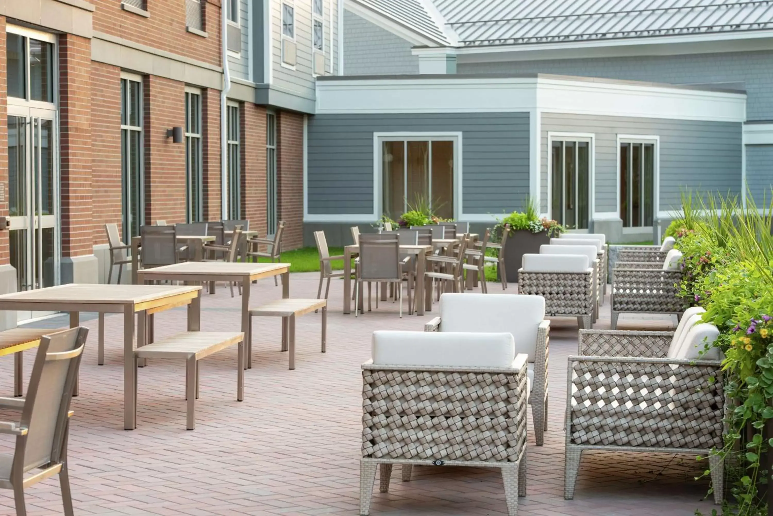 Patio, Restaurant/Places to Eat in Hilton Garden Inn Hanover Lebanon