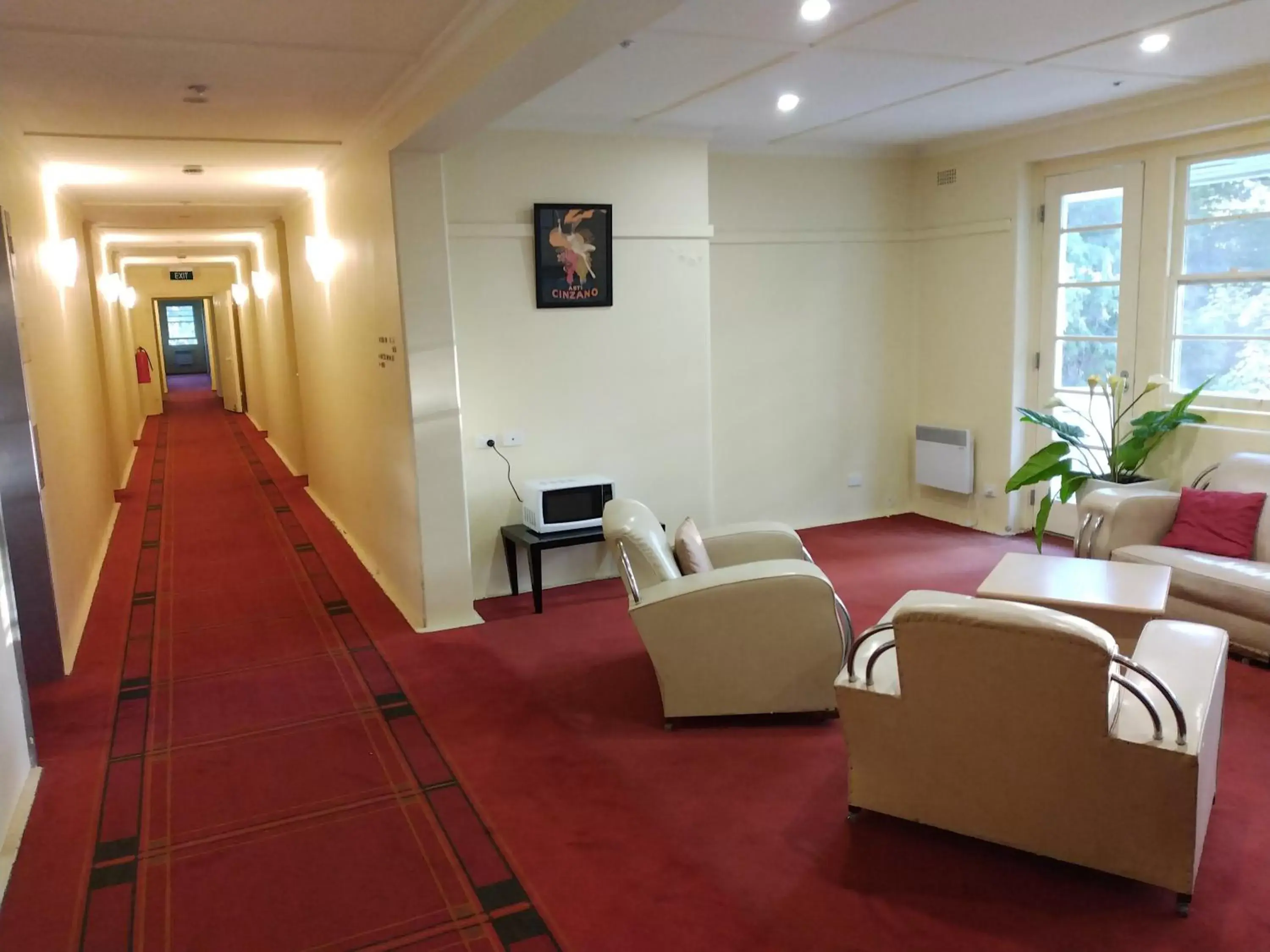 Seating Area in Linaker Art Deco Motel