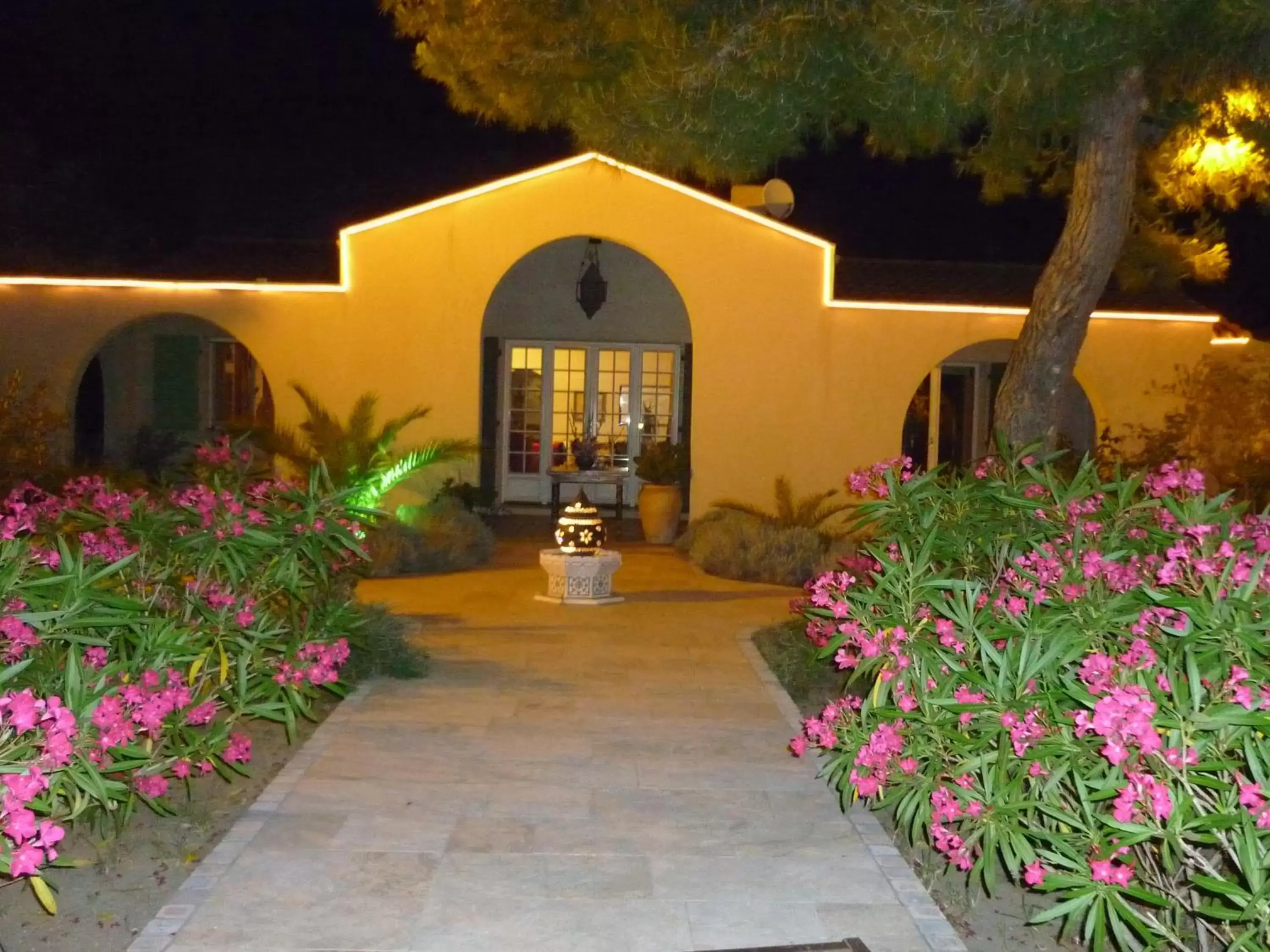 Garden, Property Building in Mas de la Montille