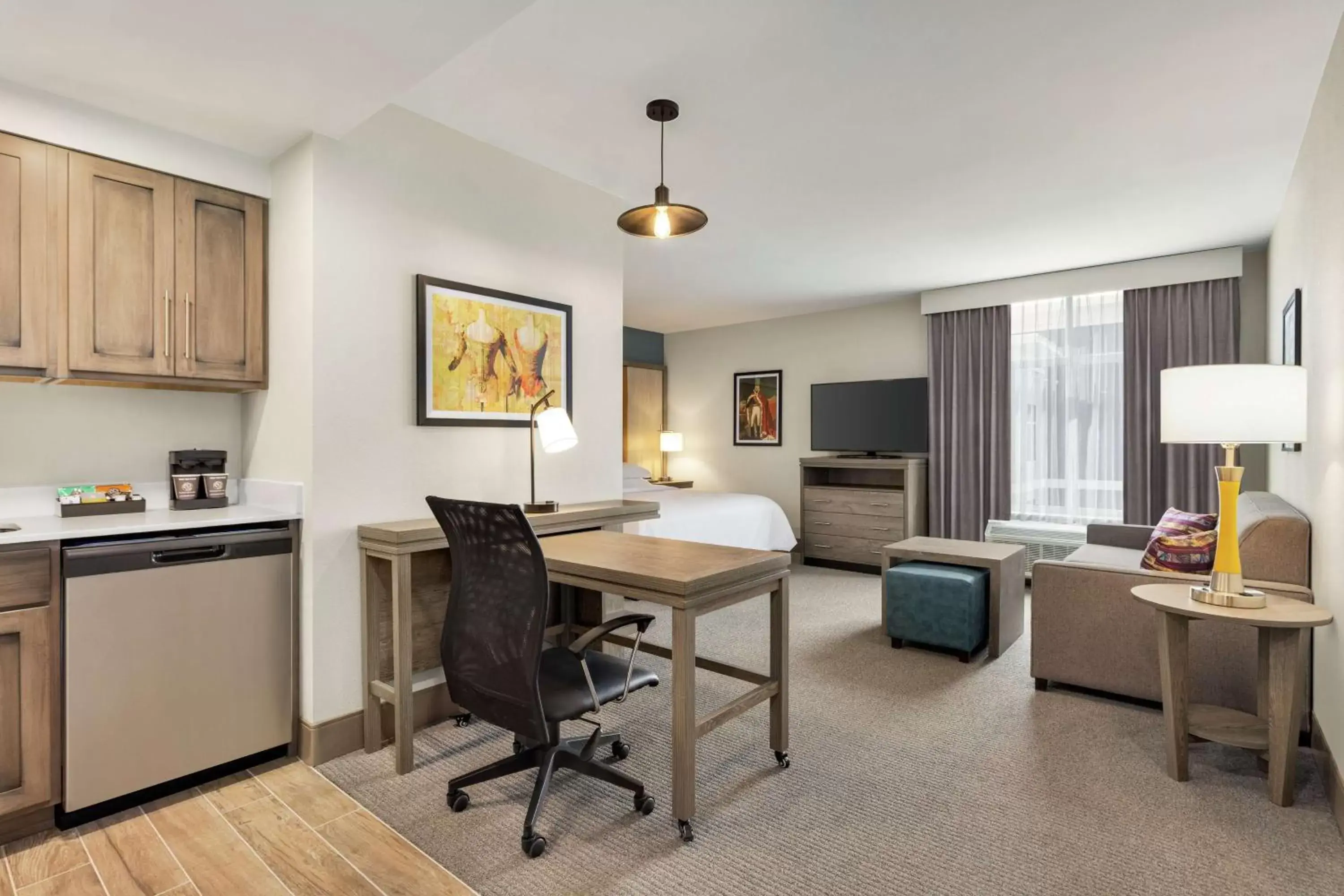 Bedroom, Dining Area in Homewood Suites By Hilton Carlisle