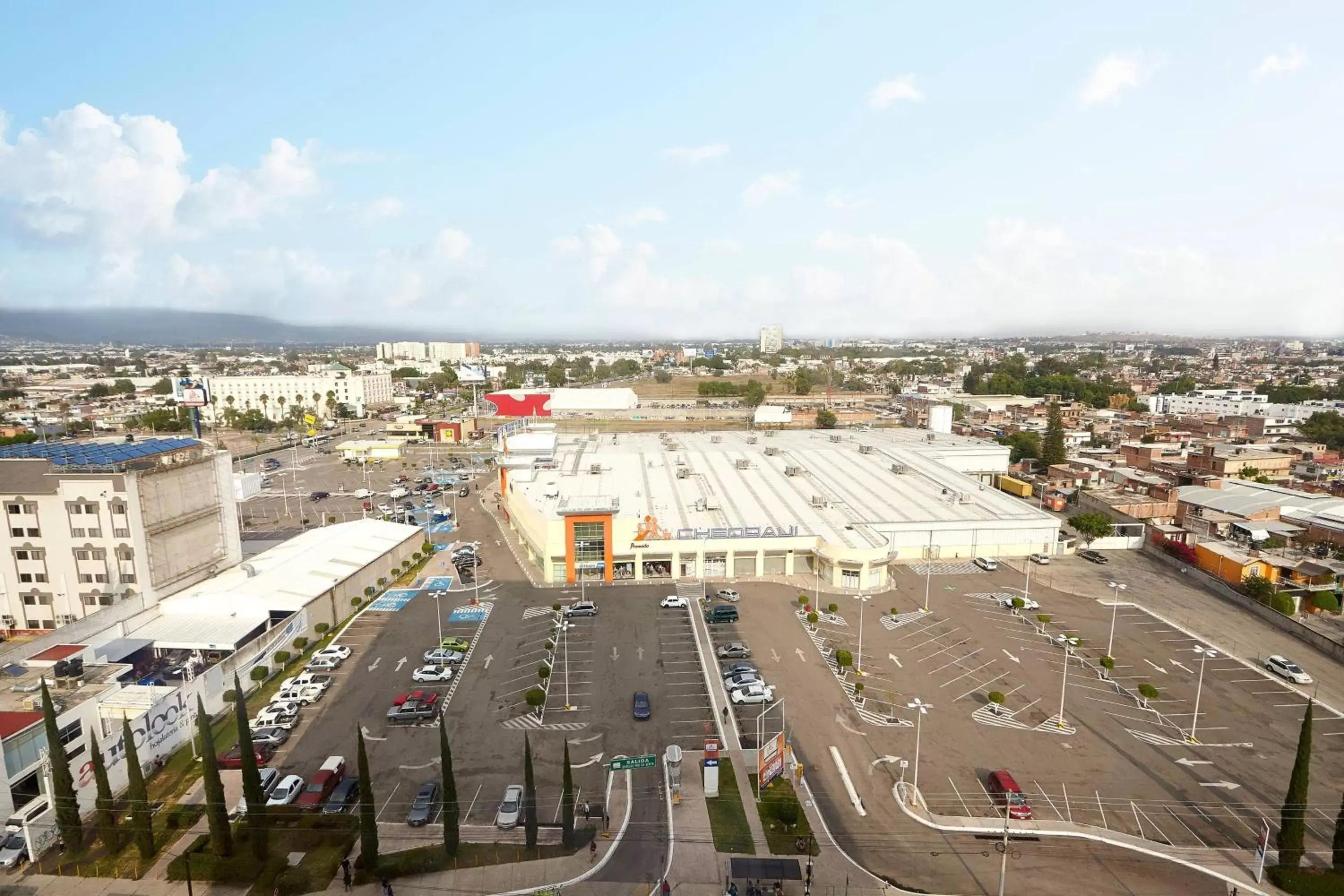 Photo of the whole room, Bird's-eye View in Courtyard by Marriott Leon at The Poliforum