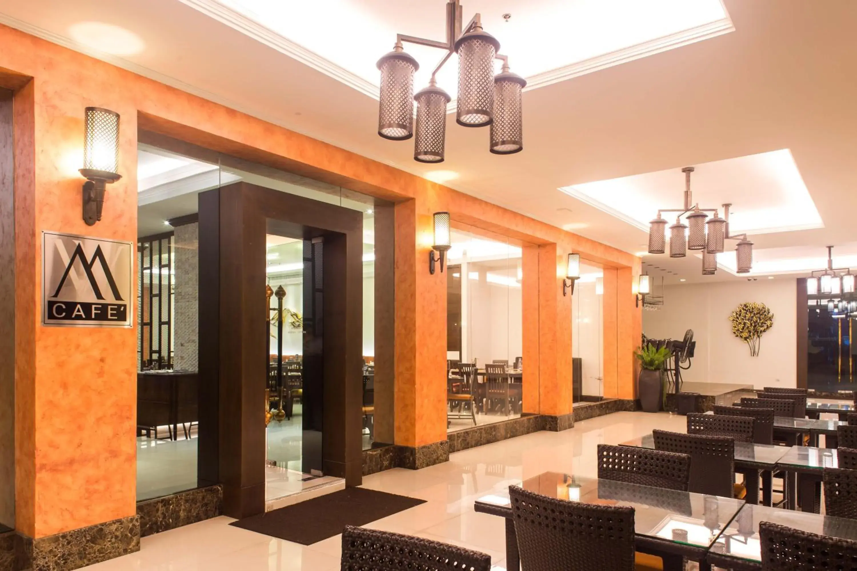 Restaurant/places to eat in Mida Grande Hotel Dhavaravati Nakhon Pathom