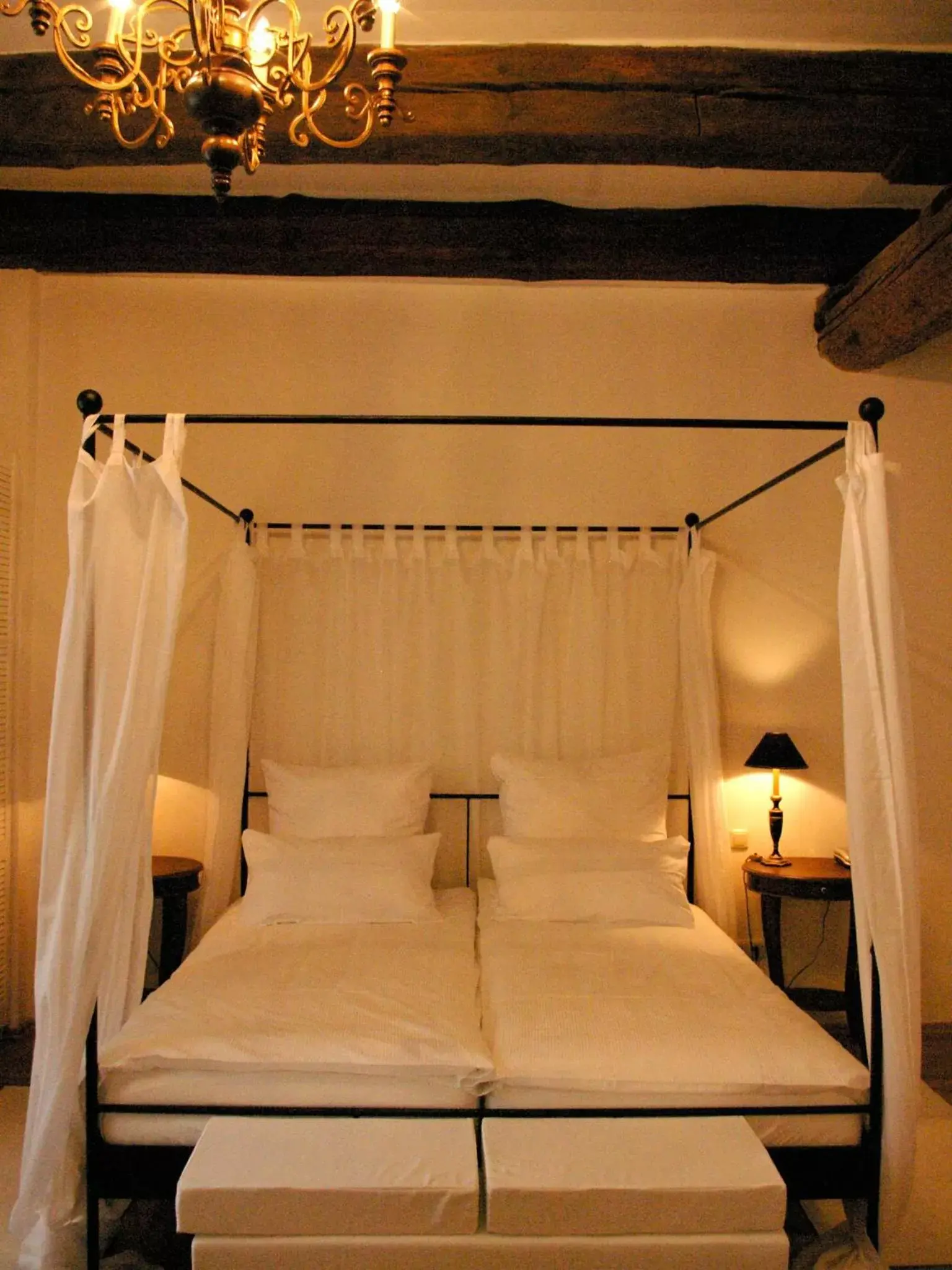 Bed in Hotel Goldenes Kreuz