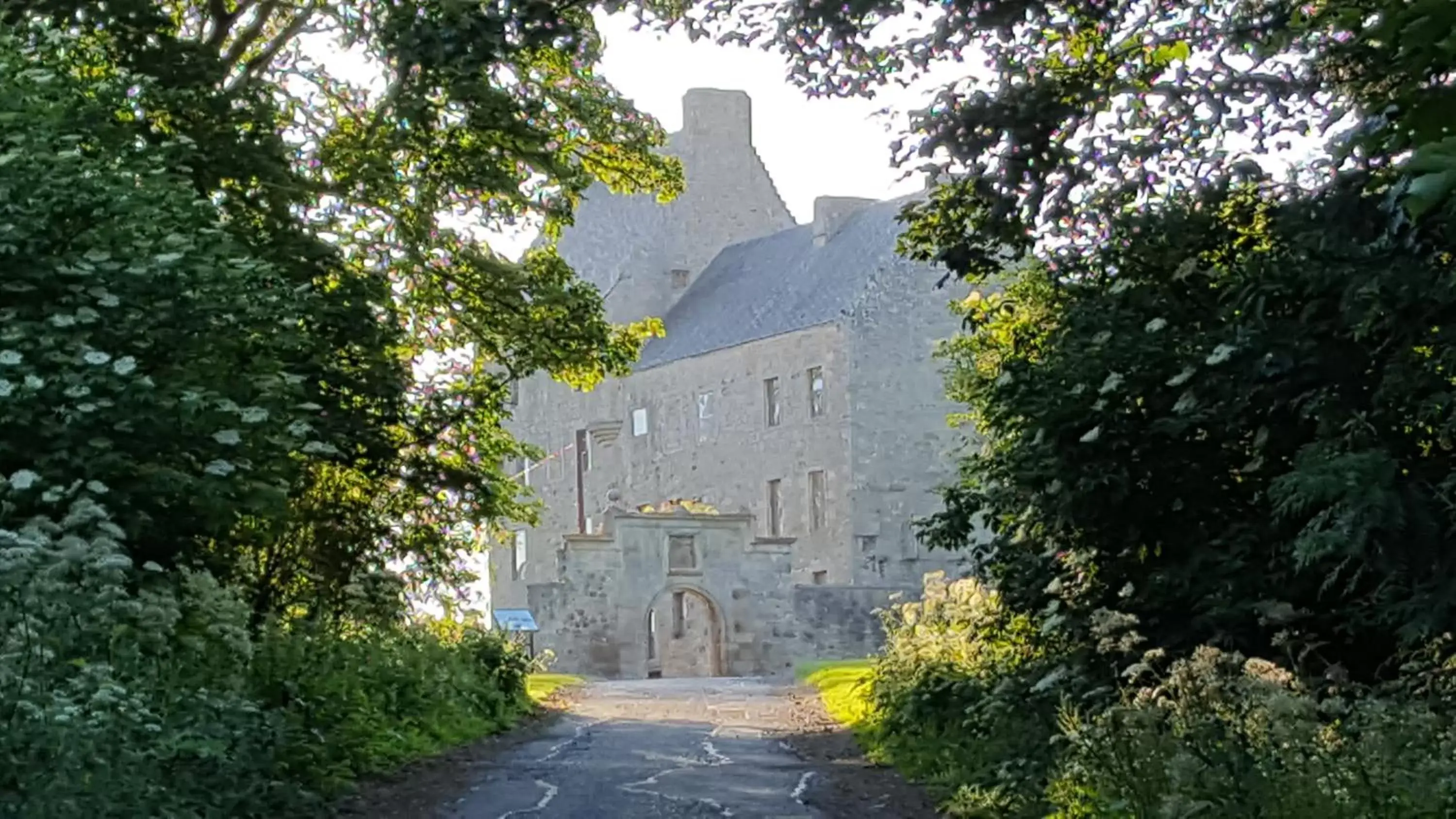 Neighbourhood, Property Building in Parkhead House