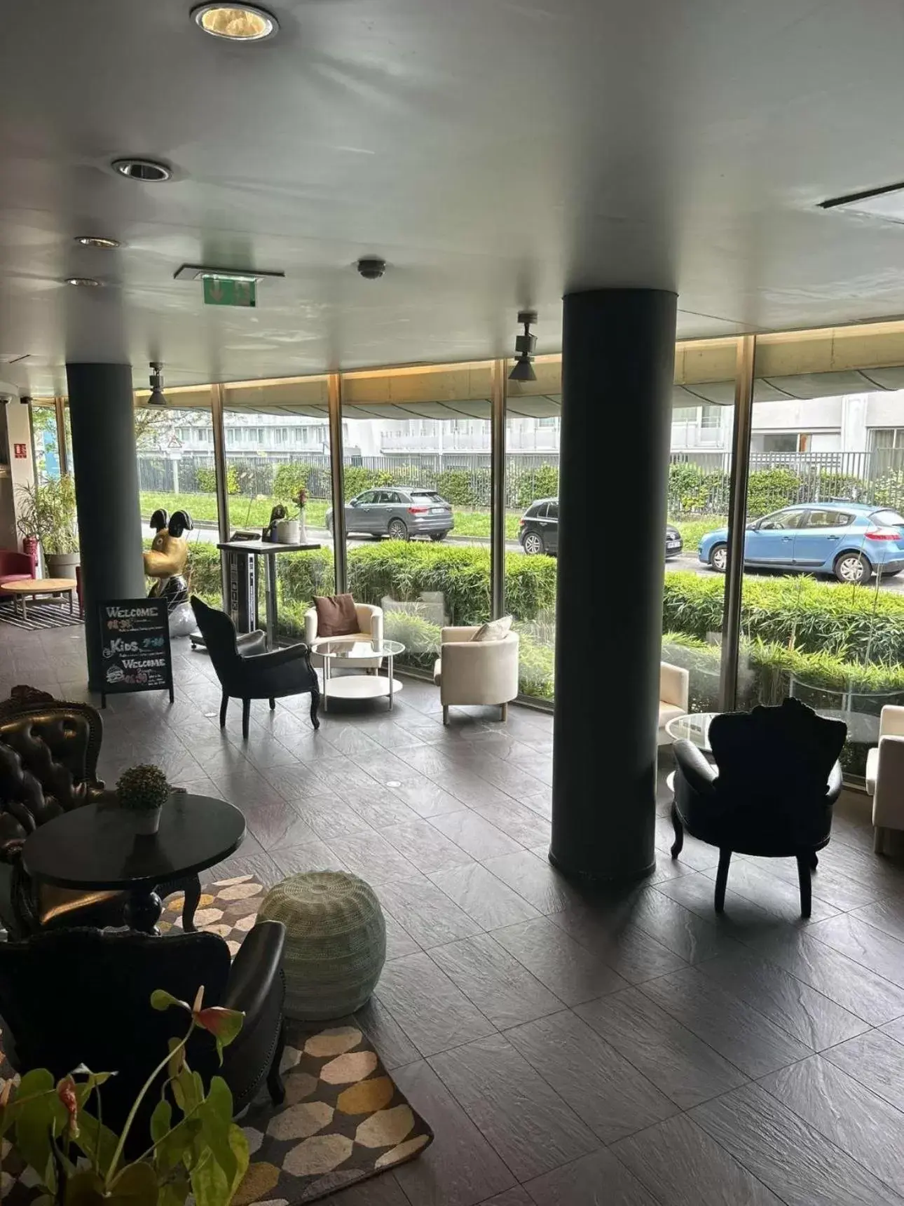 Living room in Standing Hotel Suites by Actisource Living room in Standing Hotel Suites by Actisource