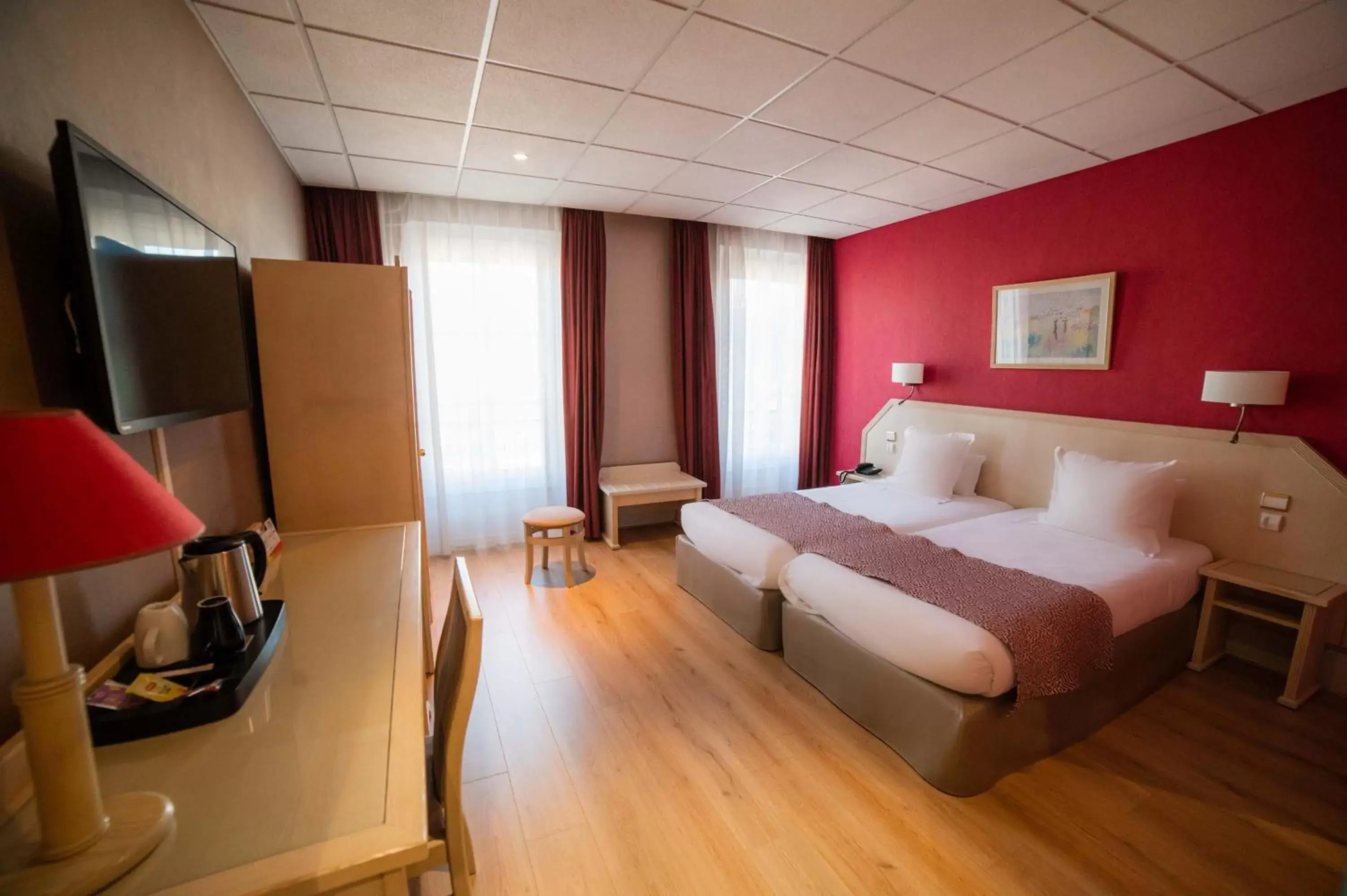 Bedroom in Logis Hotel Darcy Dijon Centre