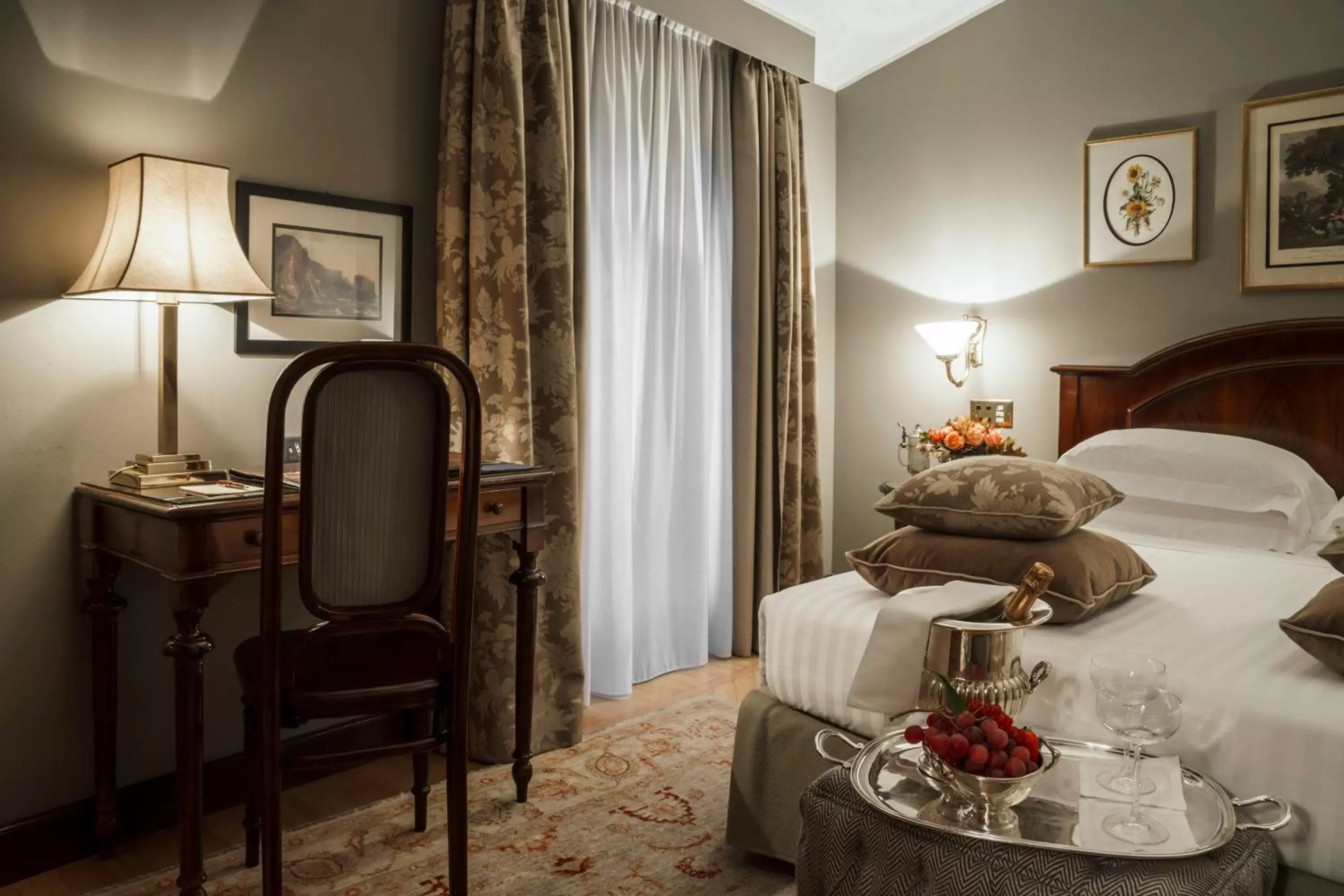 Bedroom, Bed in Grand Hotel et de Milan - The Leading Hotels of the World