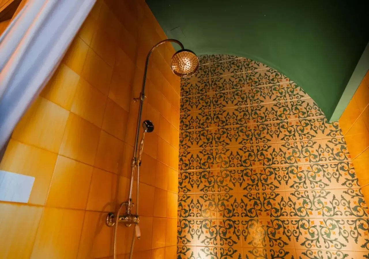 Shower, Bathroom in Grantò B&B