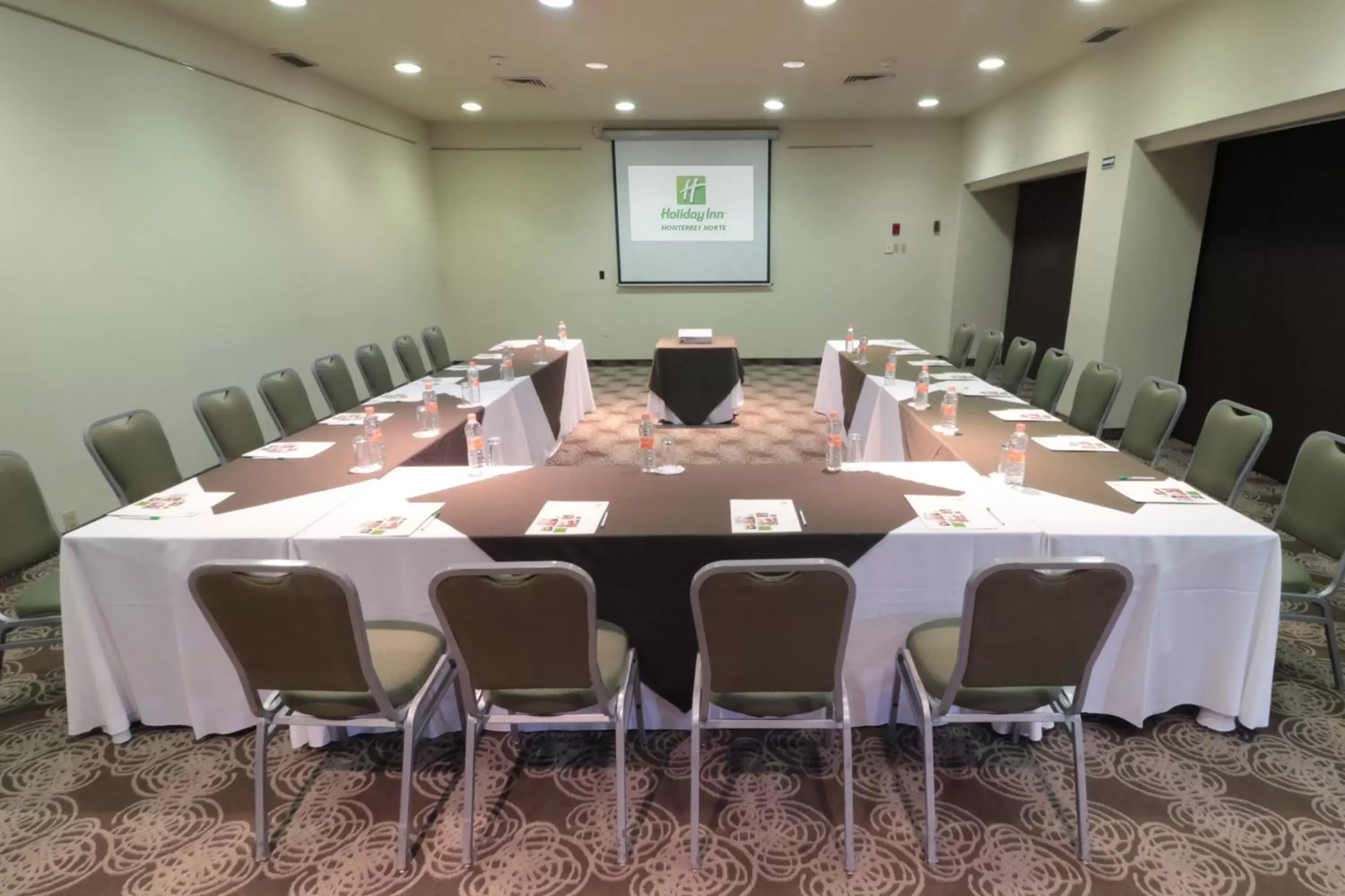 Meeting/conference room in Holiday Inn Monterrey Norte, an IHG Hotel