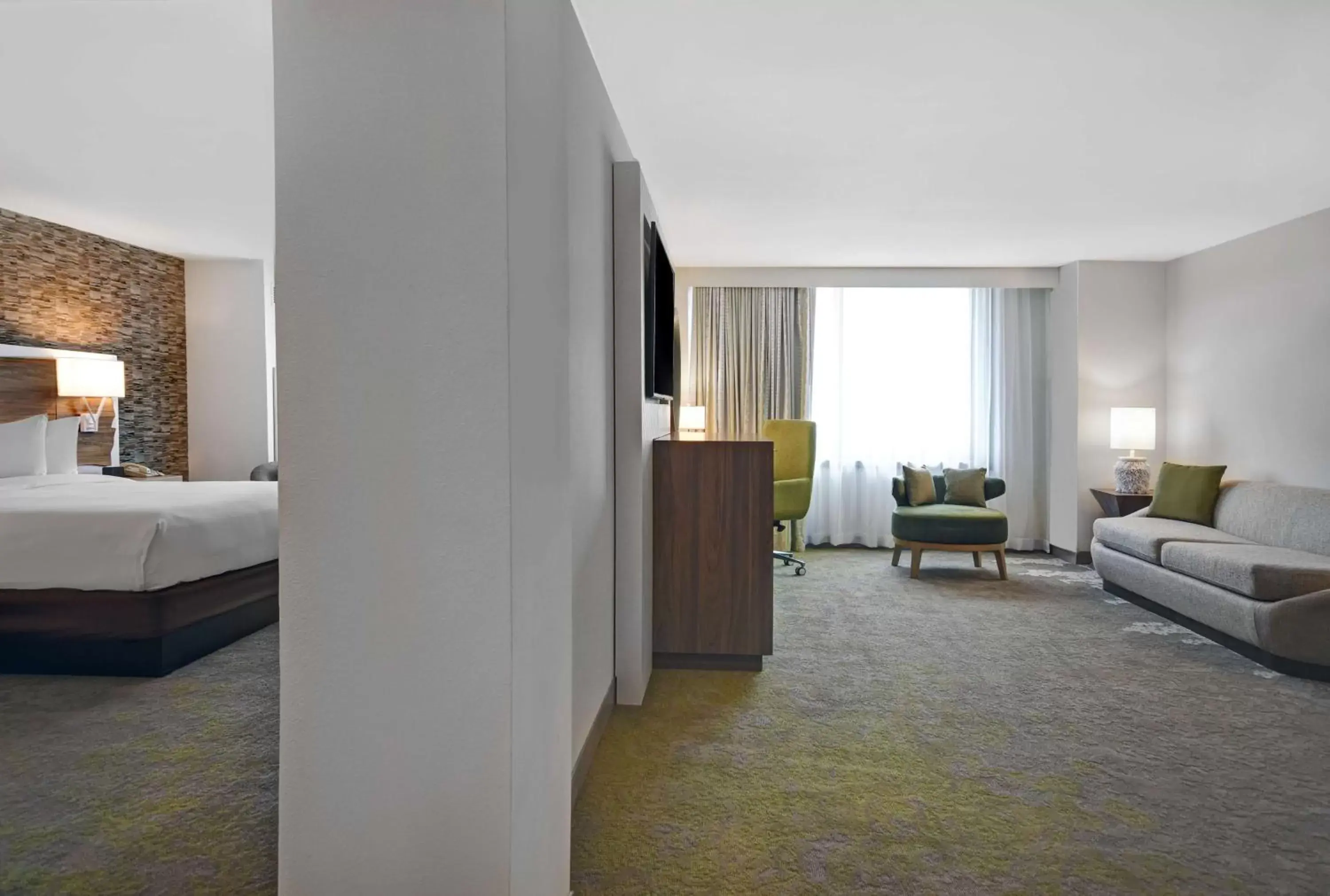 Living room, Bed in Hilton Hasbrouck Heights-Meadowlands Living room, Bed in Hilton Hasbrouck Heights-Meadowlands