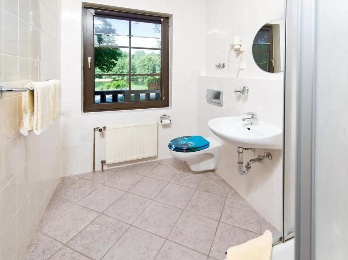 Bathroom in Seeschloß