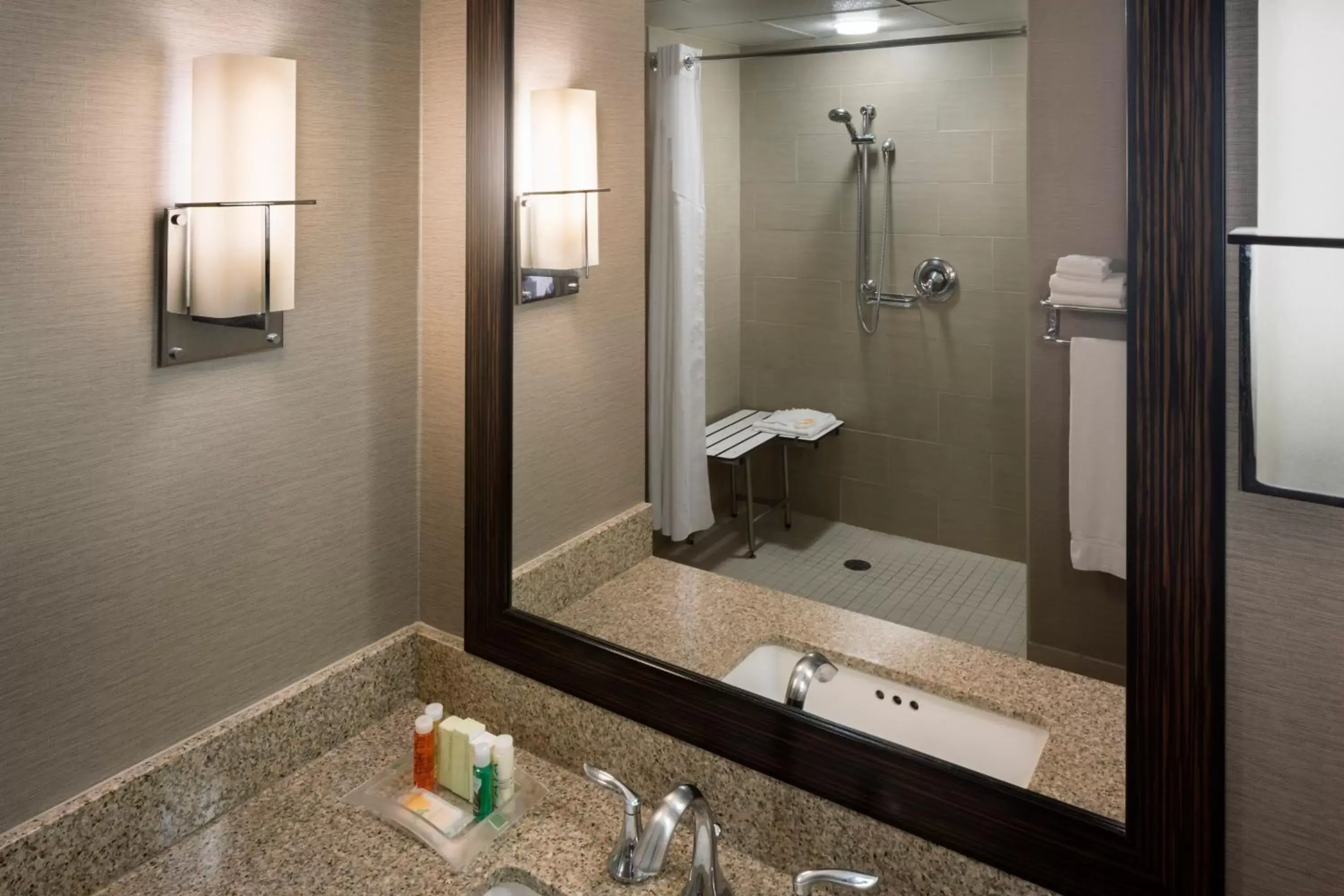 Bathroom in Holiday Inn New Orleans-Downtown Superdome, an IHG Hotel