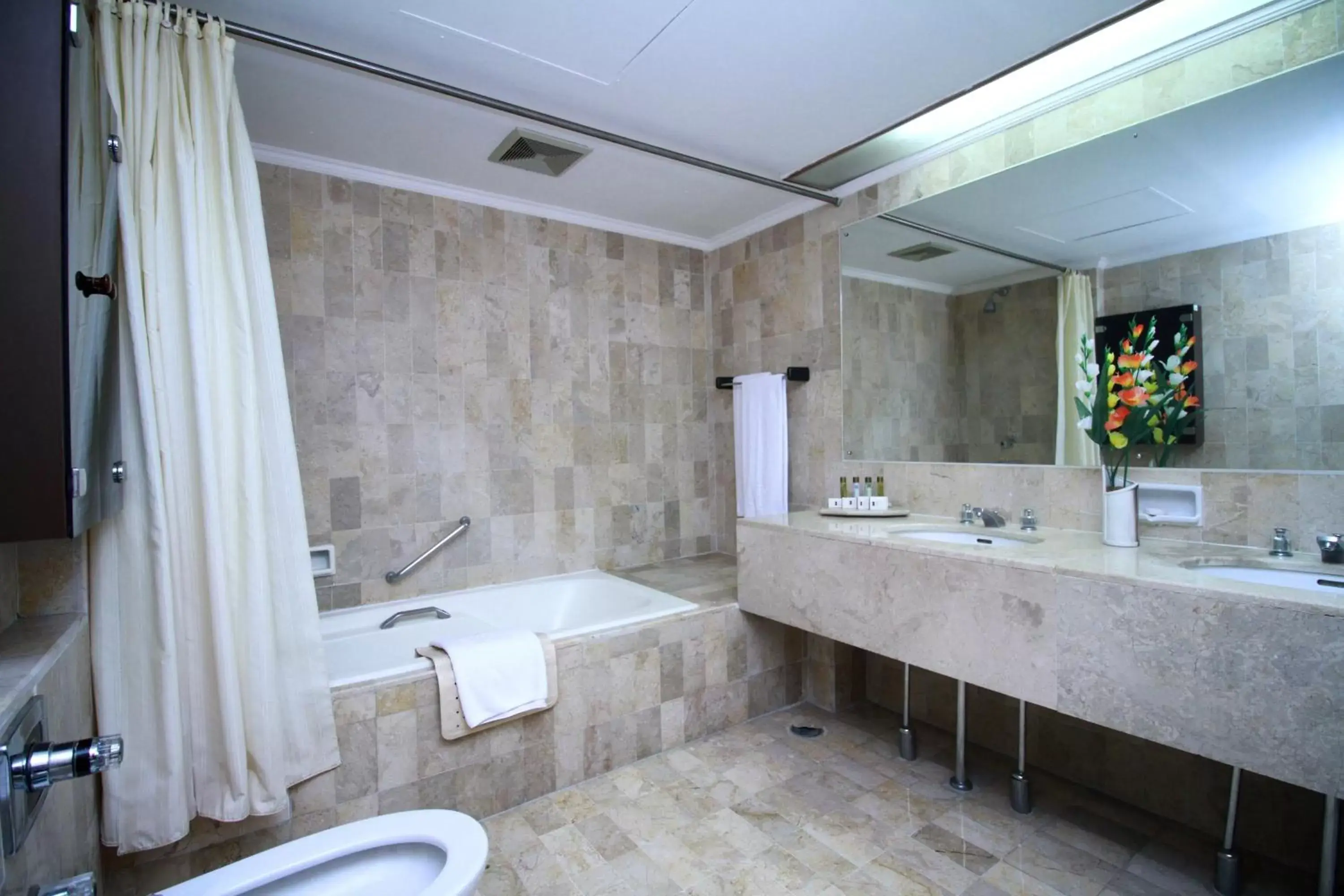 Bath, Bathroom in The Sultan Hotel & Residence Jakarta