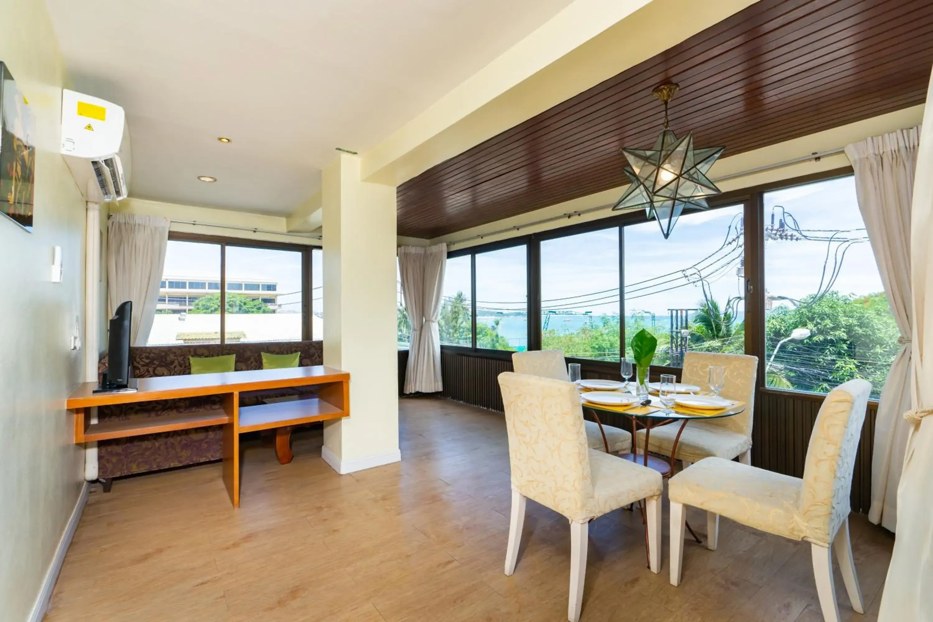 View (from property/room), Dining Area in Bella Villa Metro