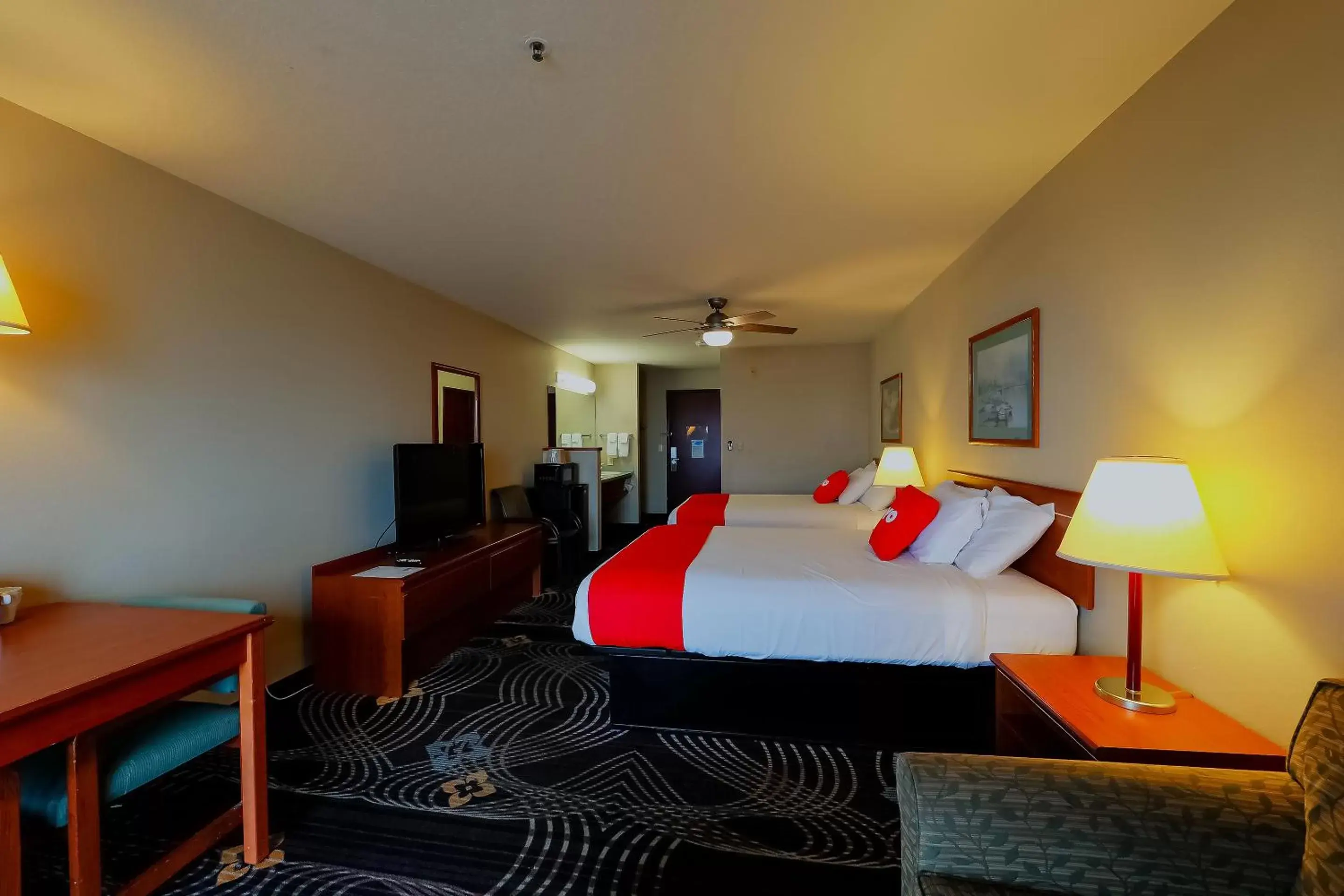 Bedroom, Bed in Siletz Bay Beachfront Hotel by OYO Lincoln City