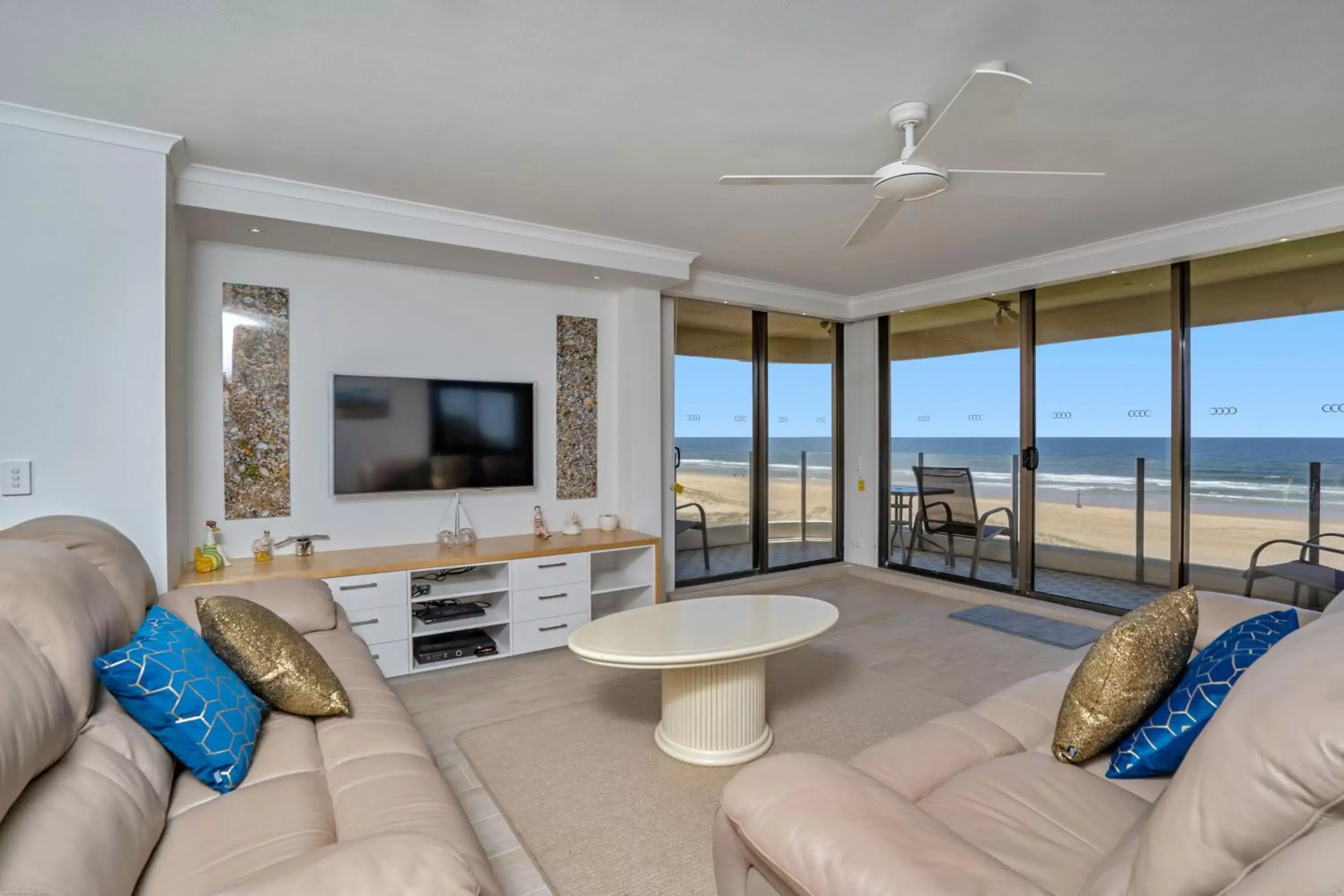 Living room, Seating Area in Dorchester On The Beach