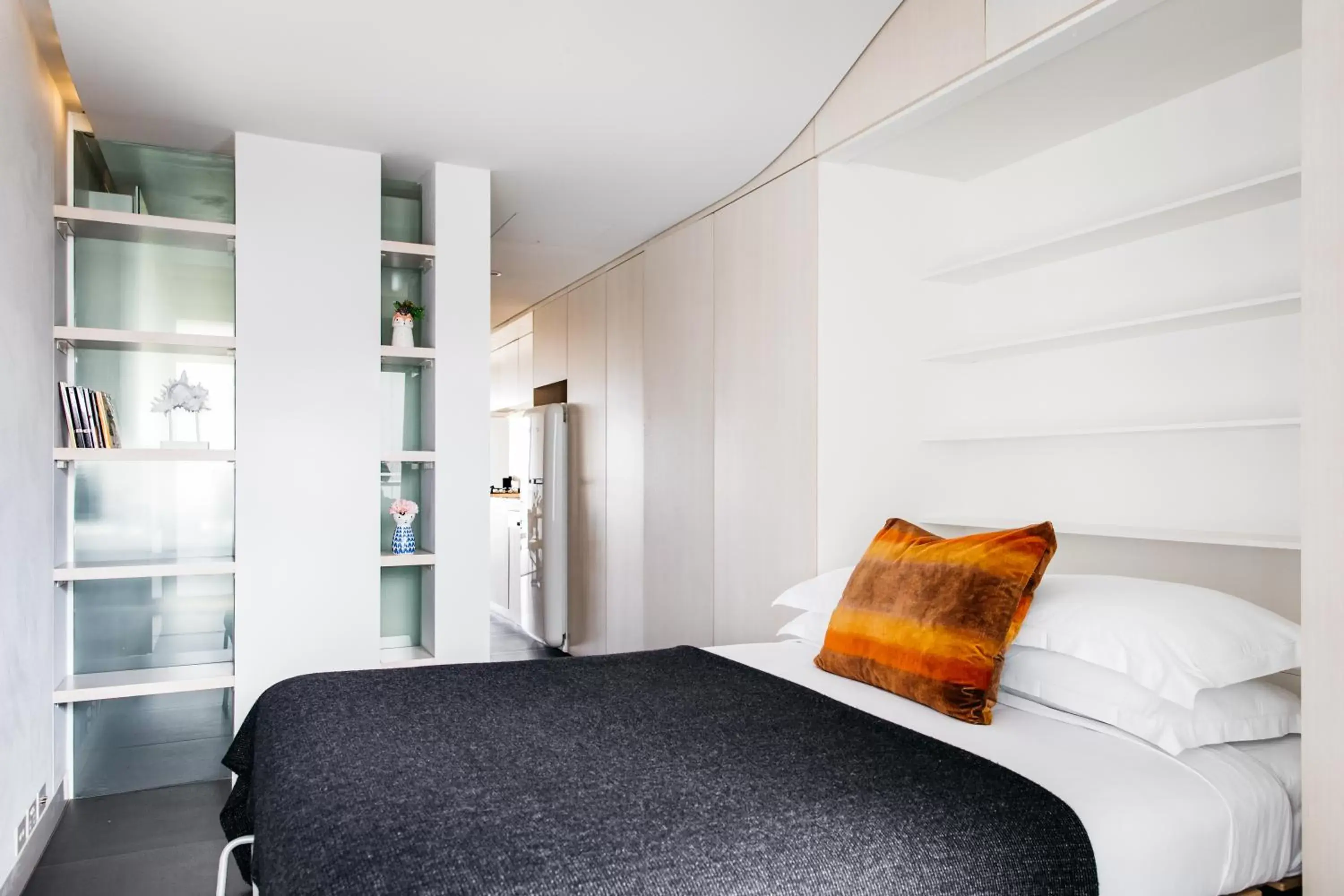 Bed in Nishi Apartments Eco Living by Ovolo Bed in Nishi Apartments Eco Living by Ovolo