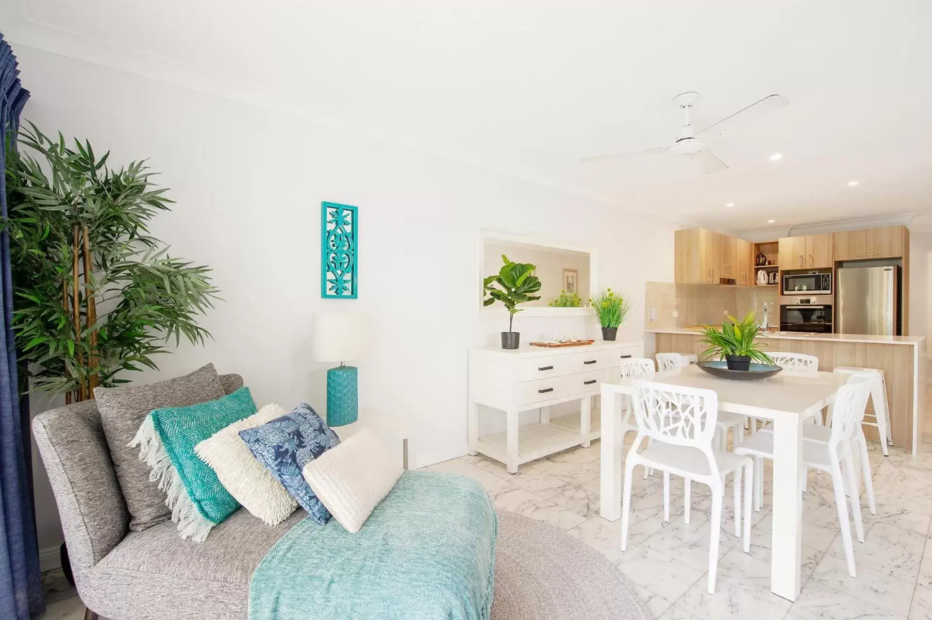 Kitchen or kitchenette, Seating Area in Garrick House