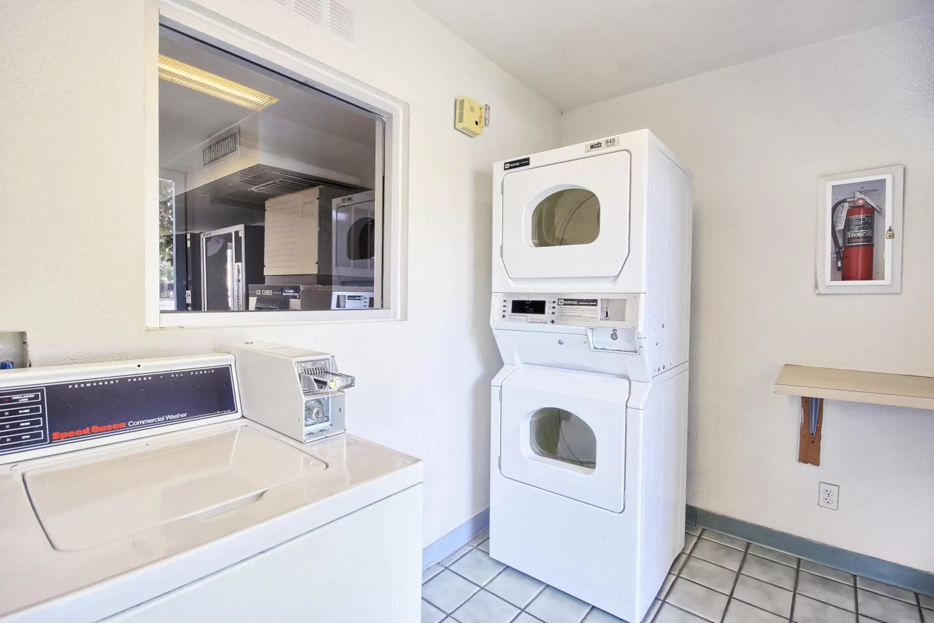 Area and facilities, Kitchen/Kitchenette in Motel 6-Porterville, CA