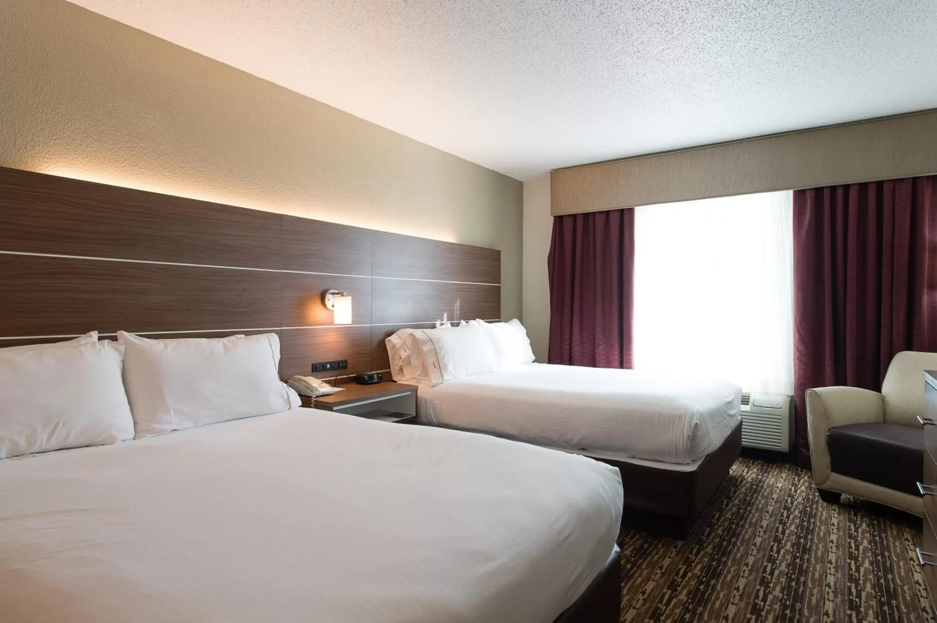 Photo of the whole room, Bed in Holiday Inn Express & Suites Walterboro, an IHG Hotel