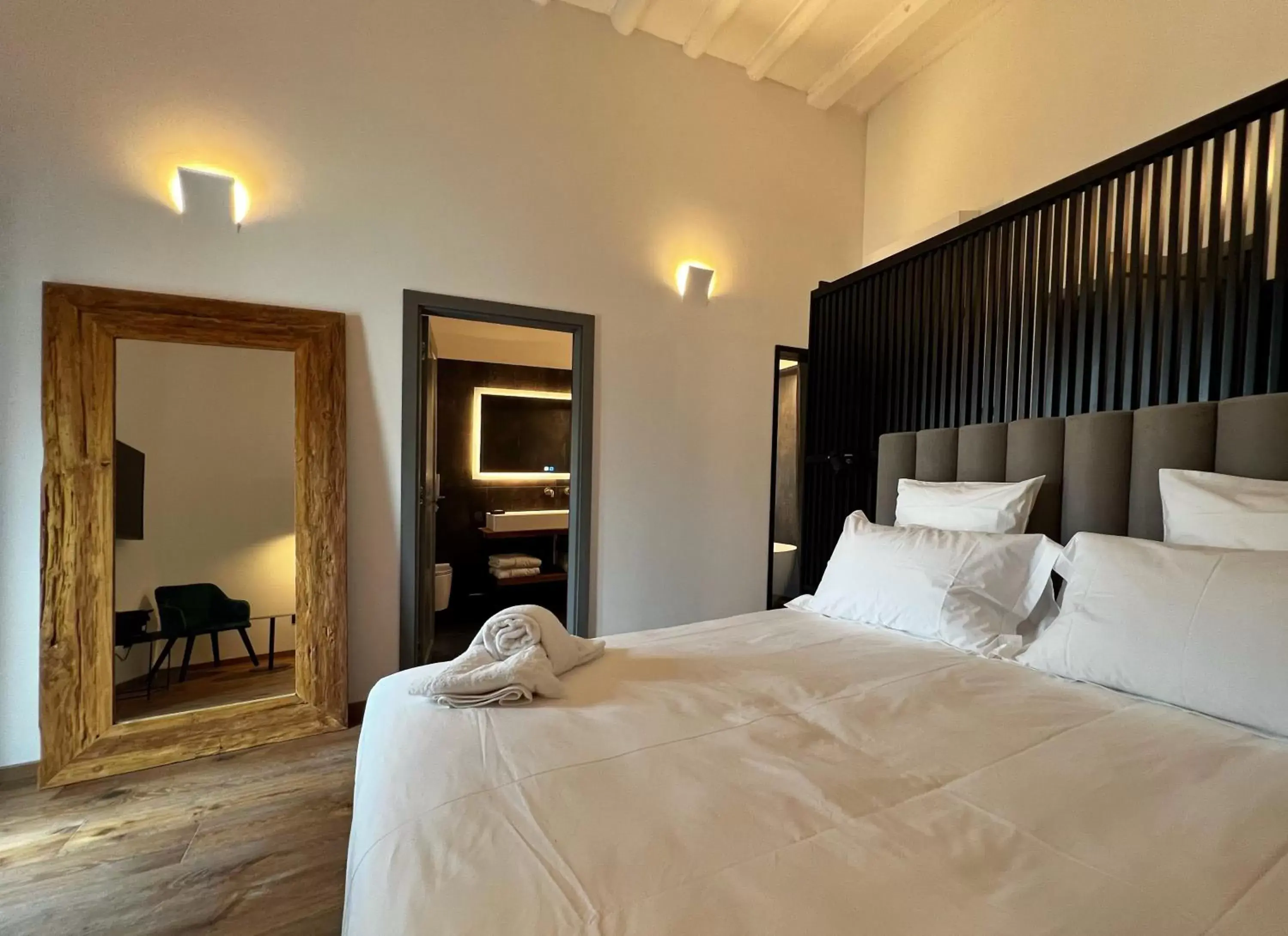 Bed in Gioiamia - Luxury Rooms in Cattedrale