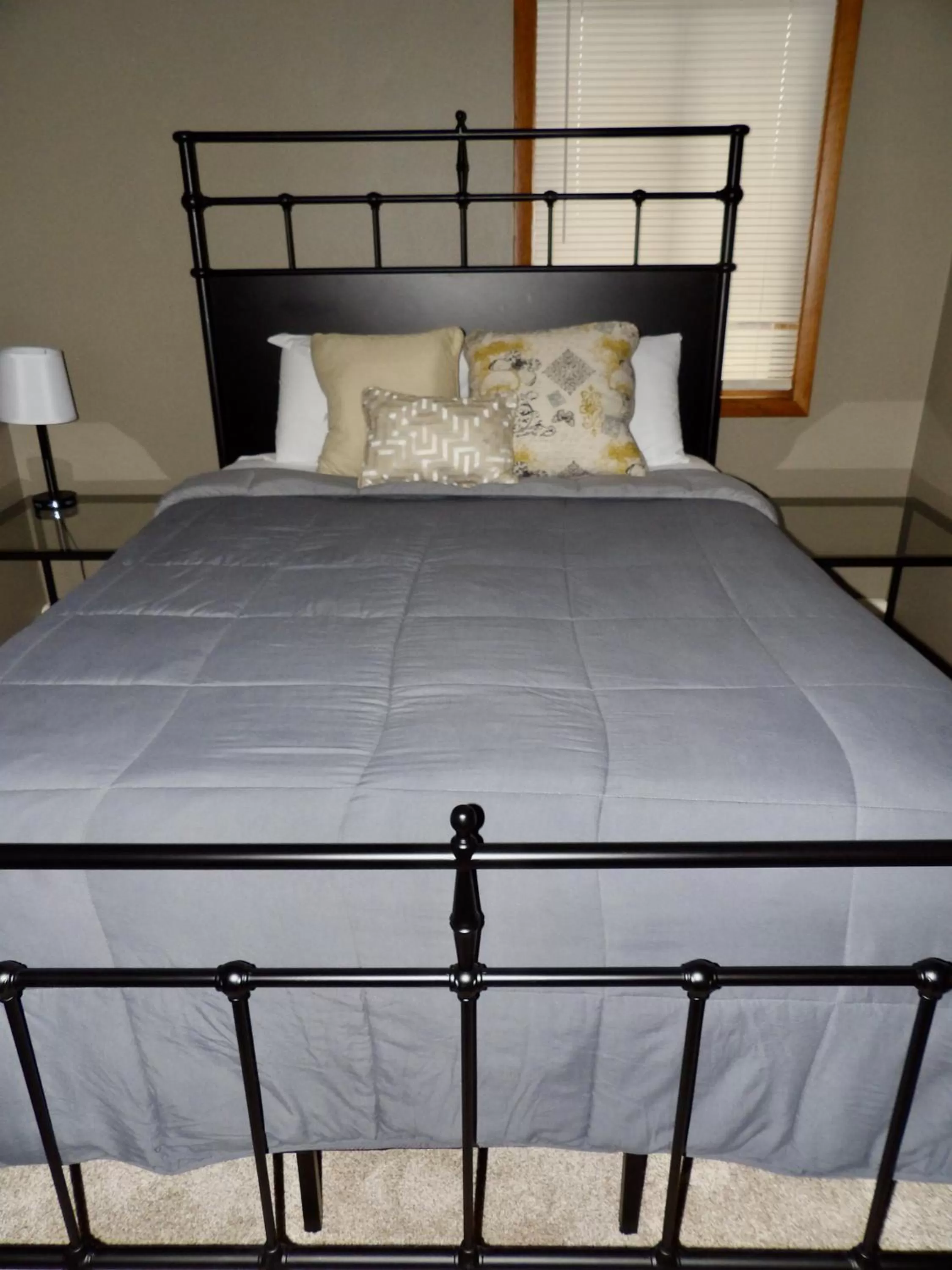 Bed in The Washburn Inn