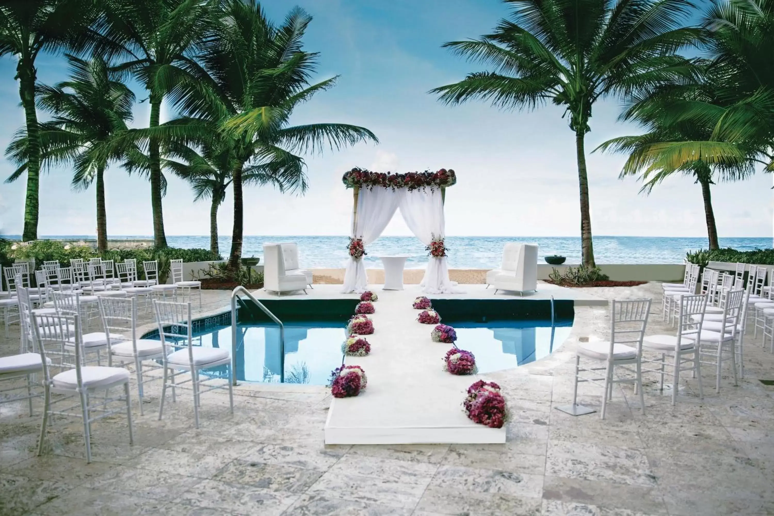 Beach, Swimming Pool in La Concha Renaissance San Juan Resort