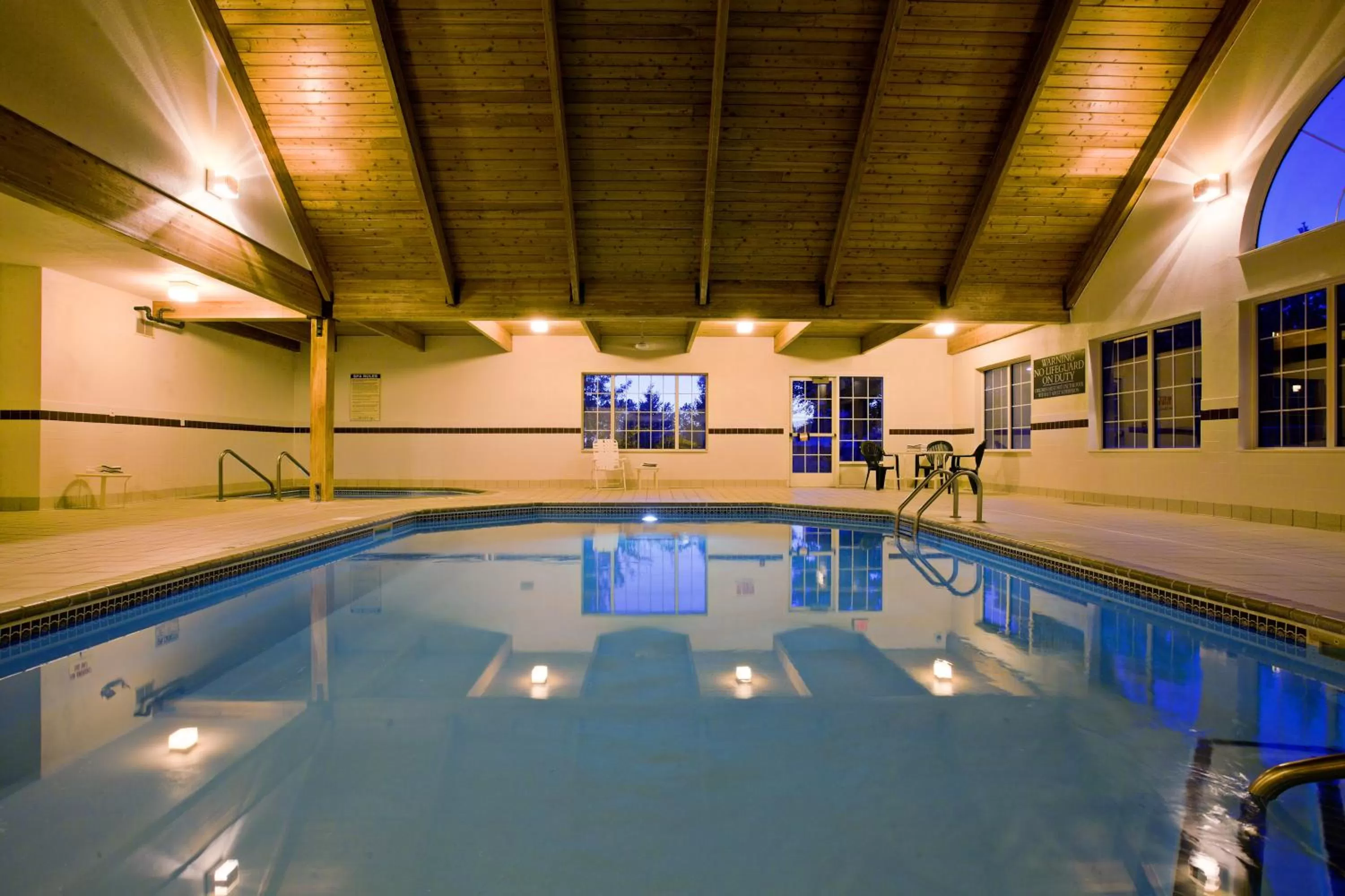 Swimming pool in Country Inn & Suites by Radisson, Elk River, MN