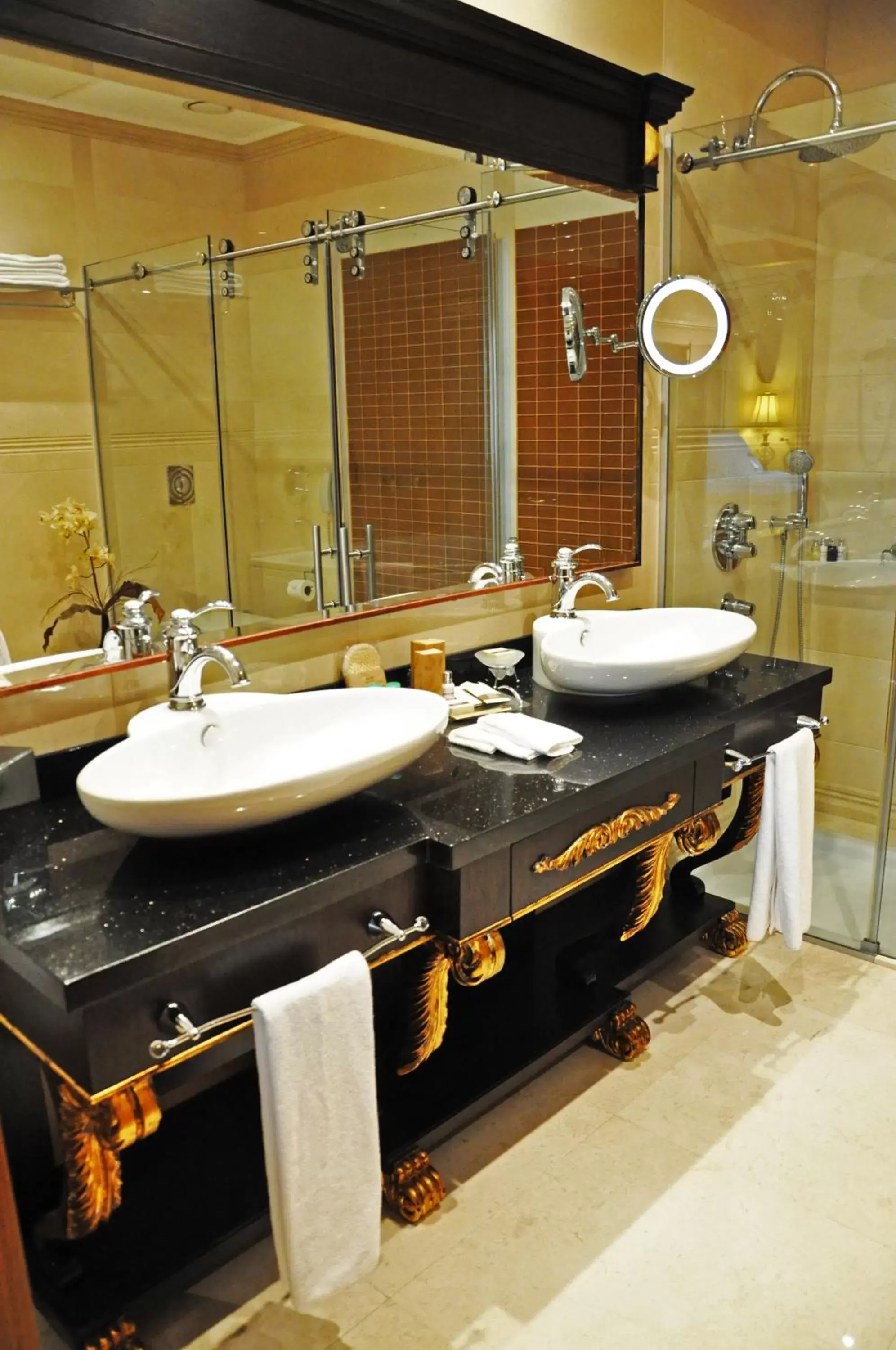 Bathroom in Mövenpick Hotel Izmir
