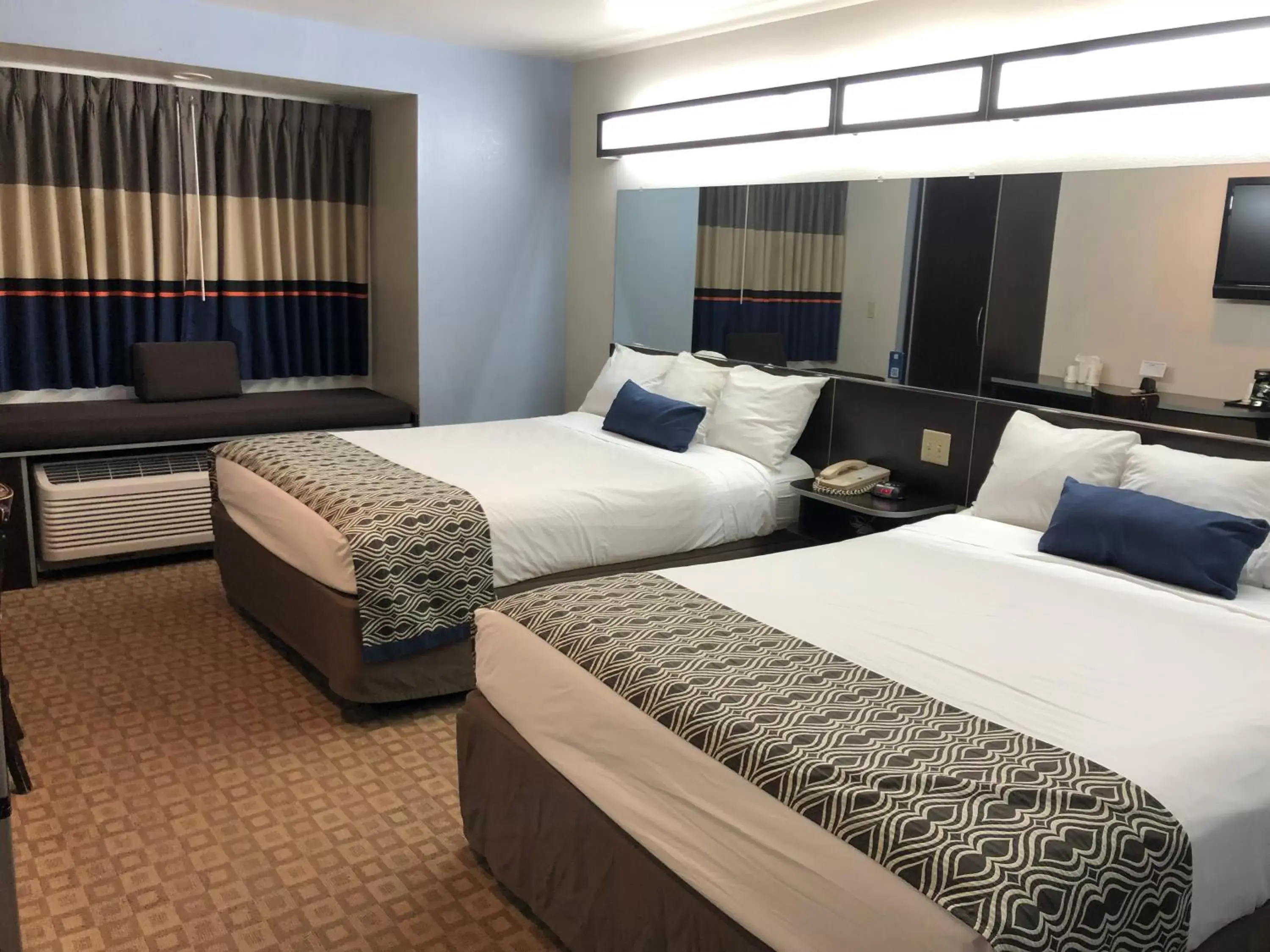 Bed in Microtel Inn & Suites by Wyndham Klamath Falls