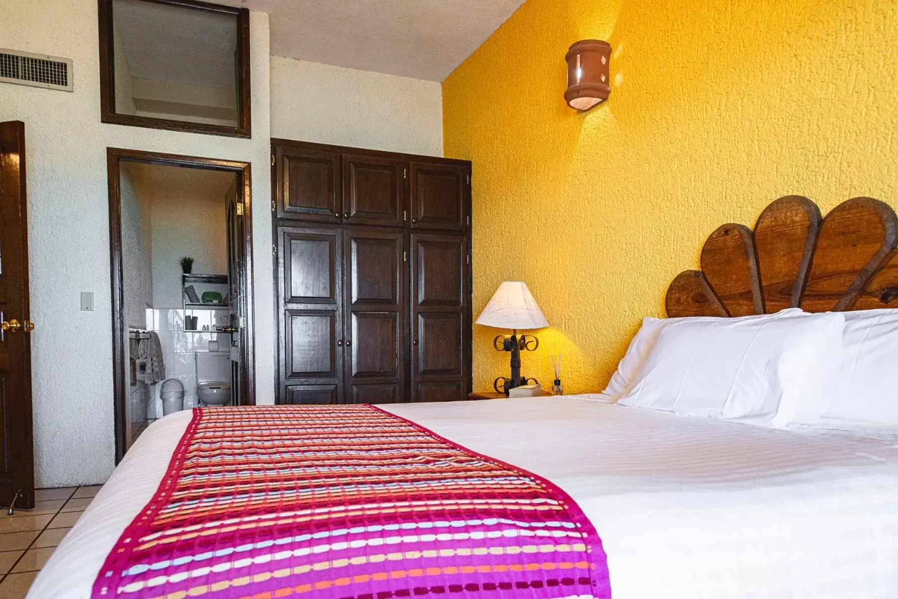 Bed in Las Gaviotas Condo-Hotel La Paz BCS