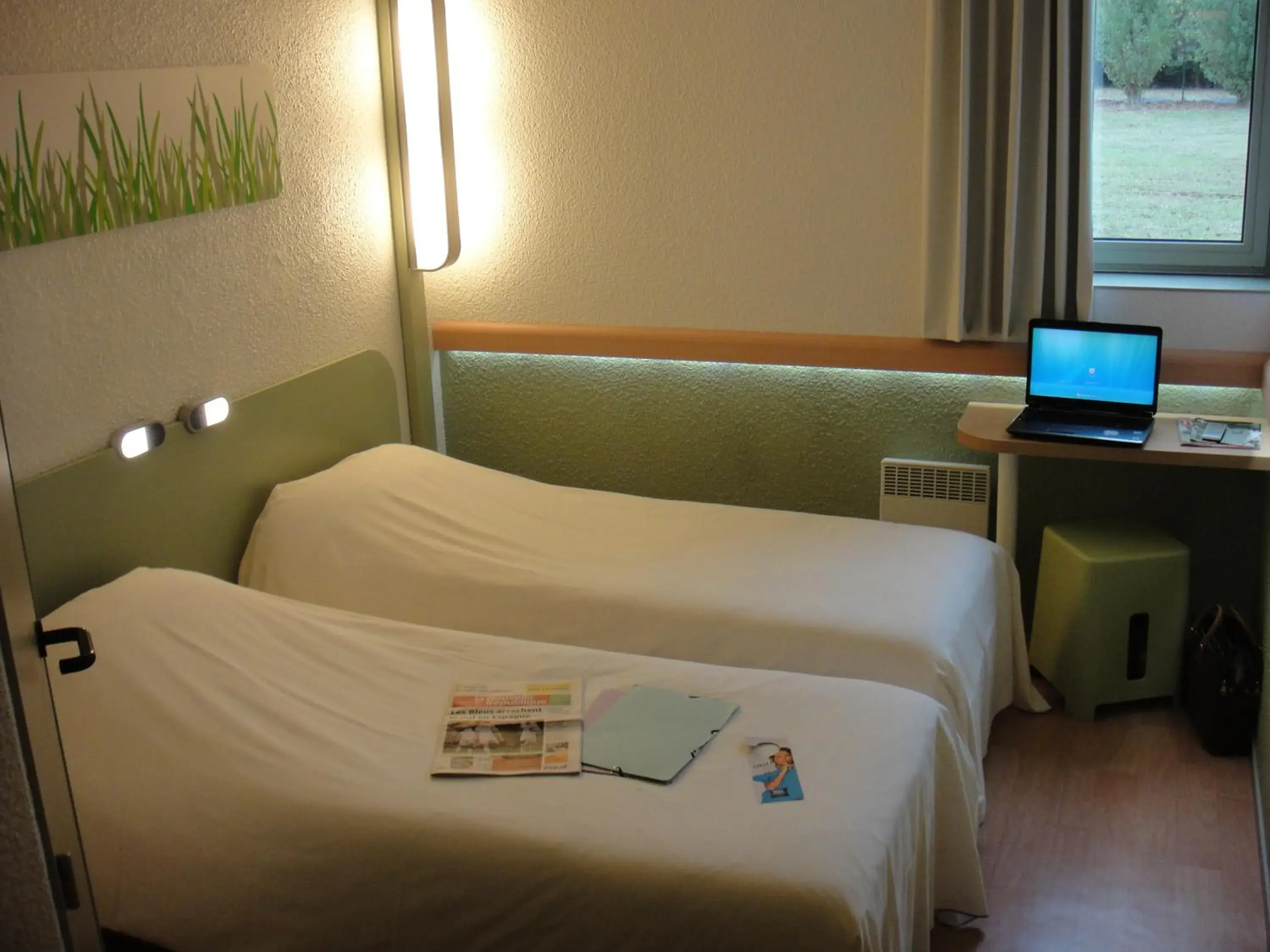Photo of the whole room, Bed in ibis budget Châtellerault Nord