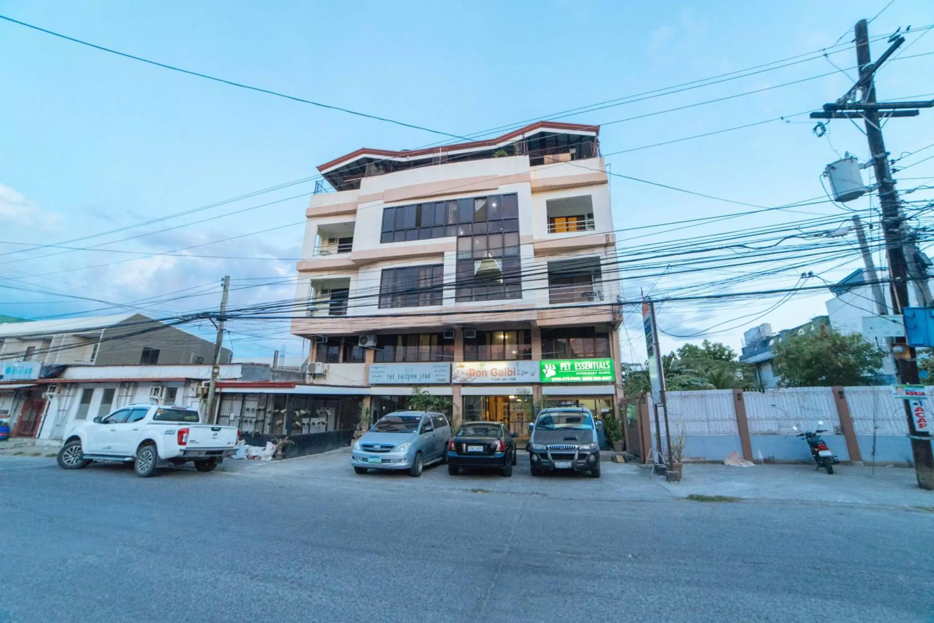 Property building in RedDoorz @ Ledesco Avenue Lapaz Iloilo Property building in RedDoorz @ Ledesco Avenue Lapaz Iloilo